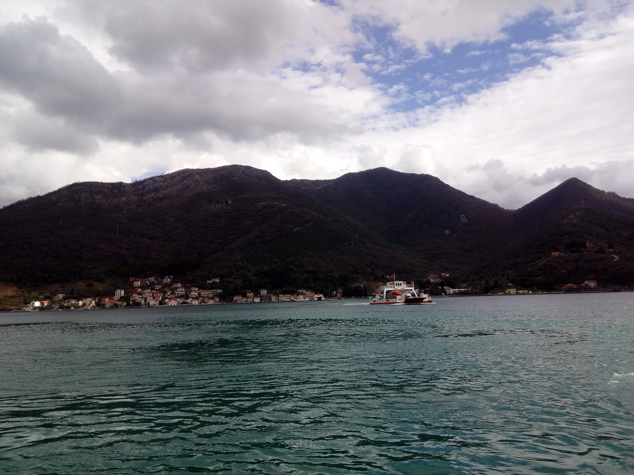 Photo showing: Ferry at Lepetane, Tivat
