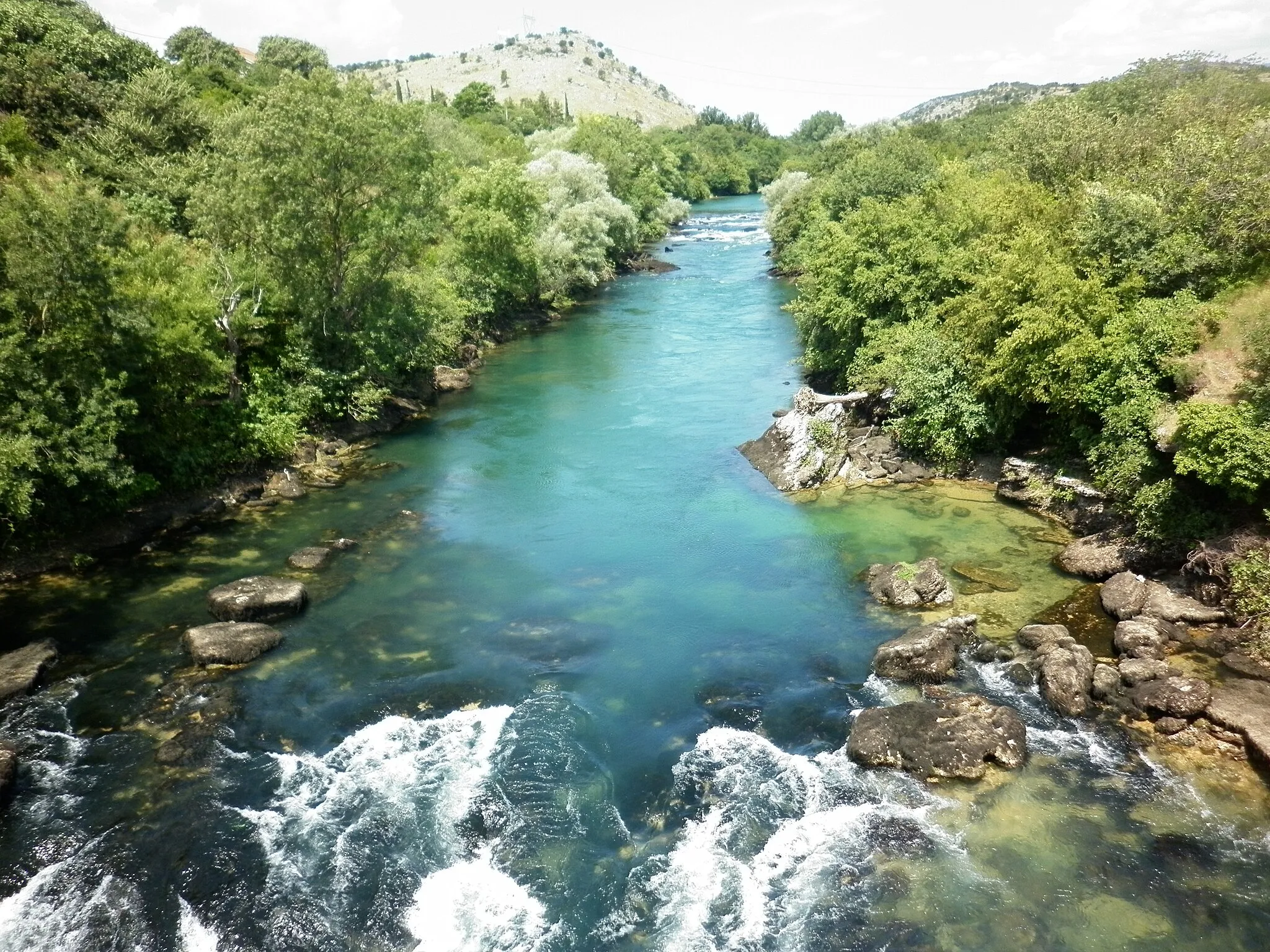 Photo showing: Свјетлопис ријеке Зете са моста Мијајла Нишиног Вучинића код Подгорице.jpg