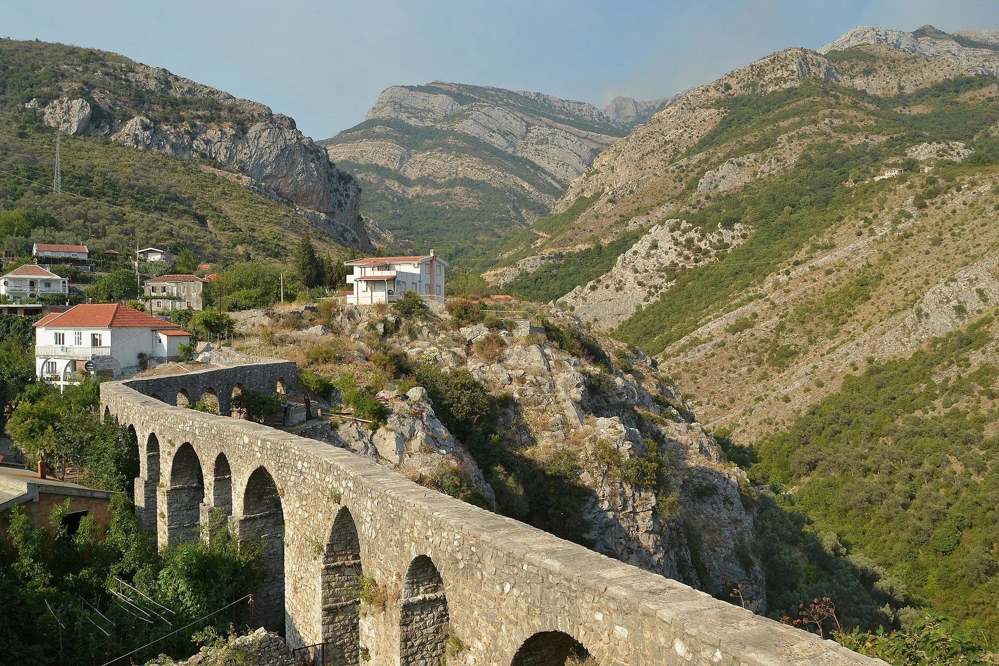 Photo showing: Bar Aqueduct, Montenegro
