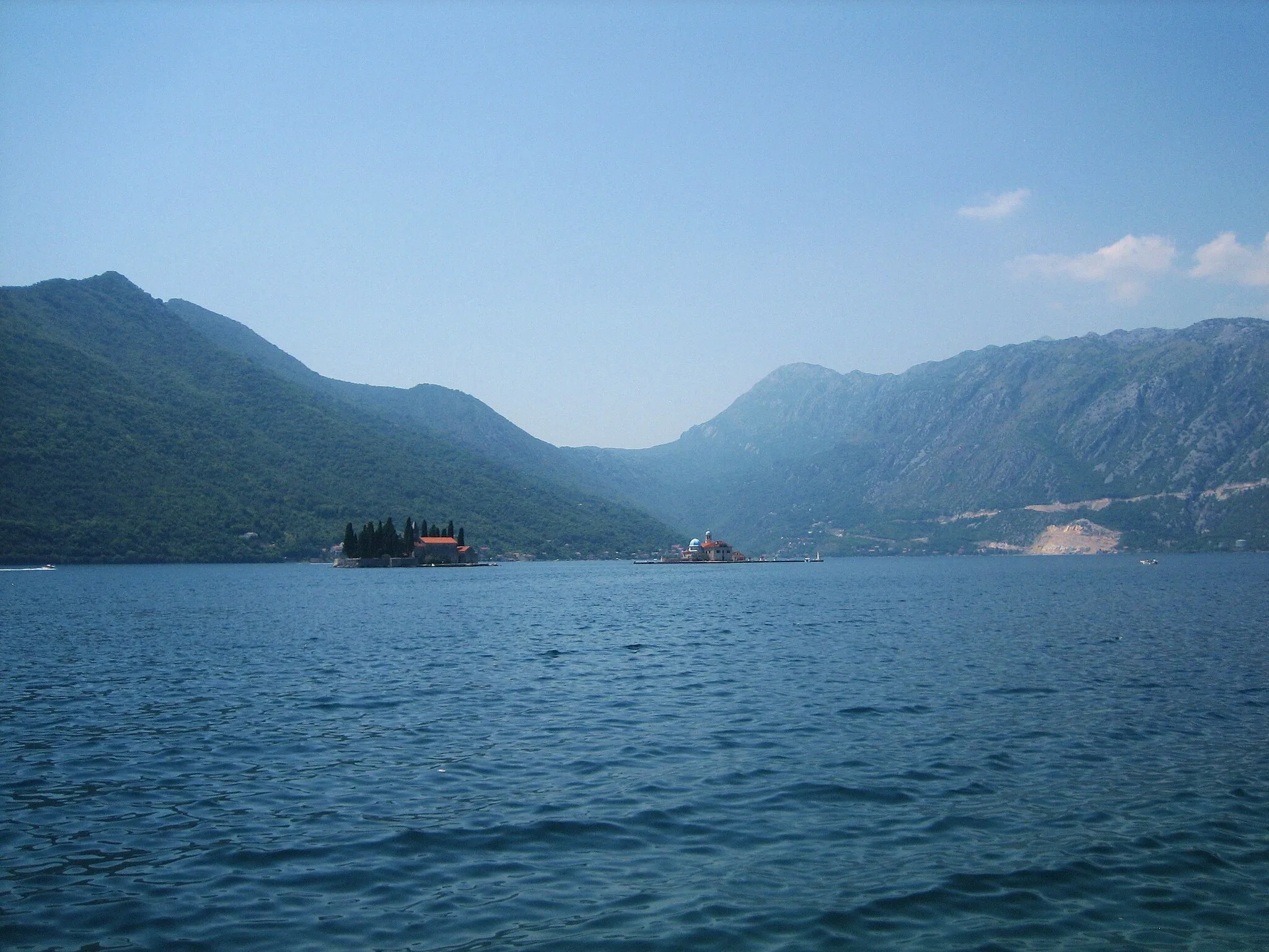 Photo showing: Bay of Kotor with Sveti Đorđe and Our Lady of the Rocks islands seen from Perast, Kotor, Montenegro