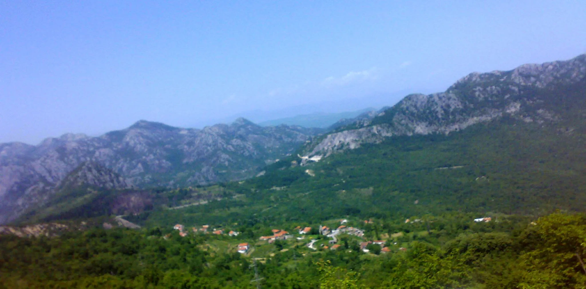 Photo showing: Image from southern Montenegro. Seen from highway between Podgorica and Budva.