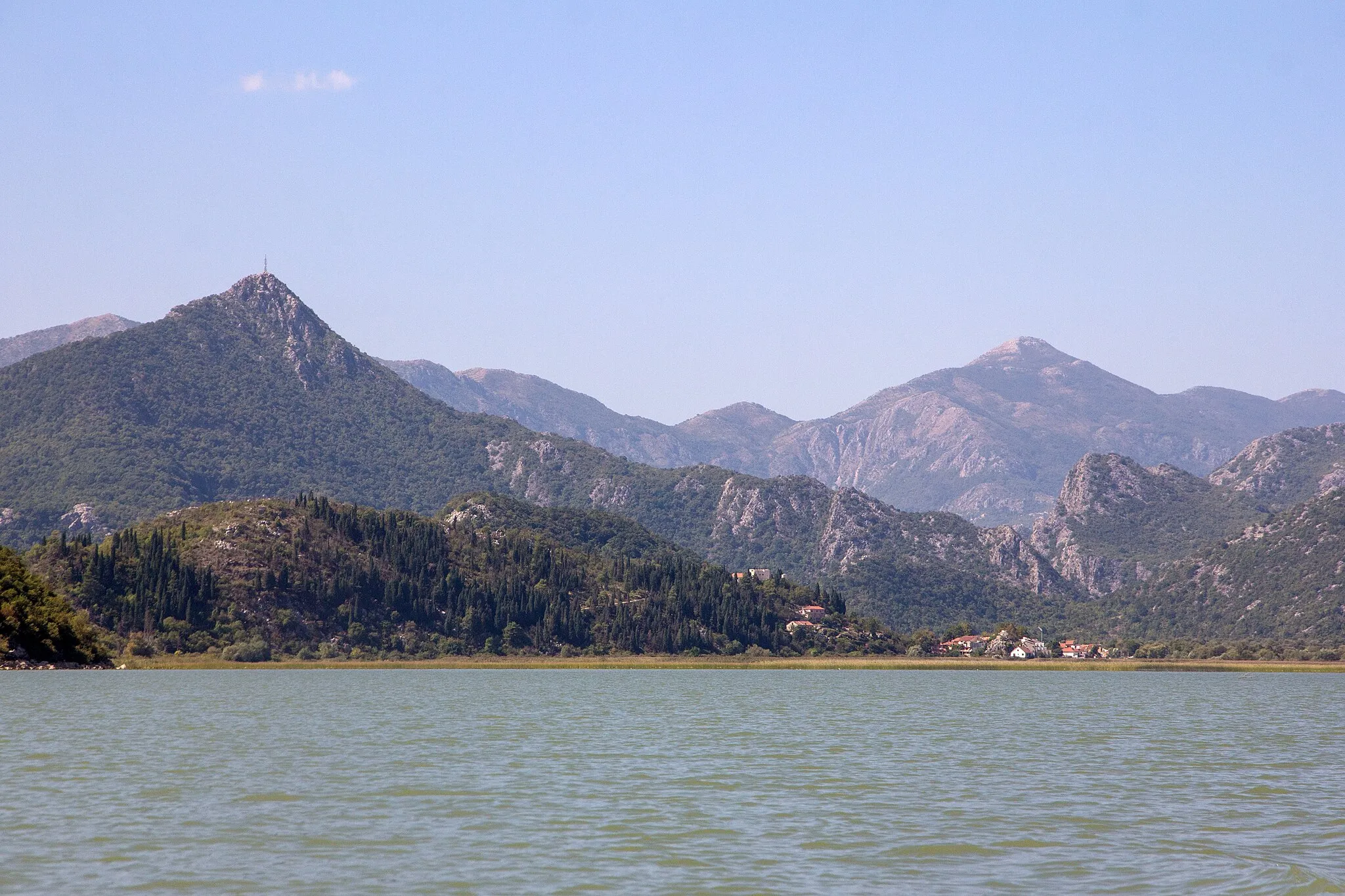 Photo showing: Godinje (view from the lake)