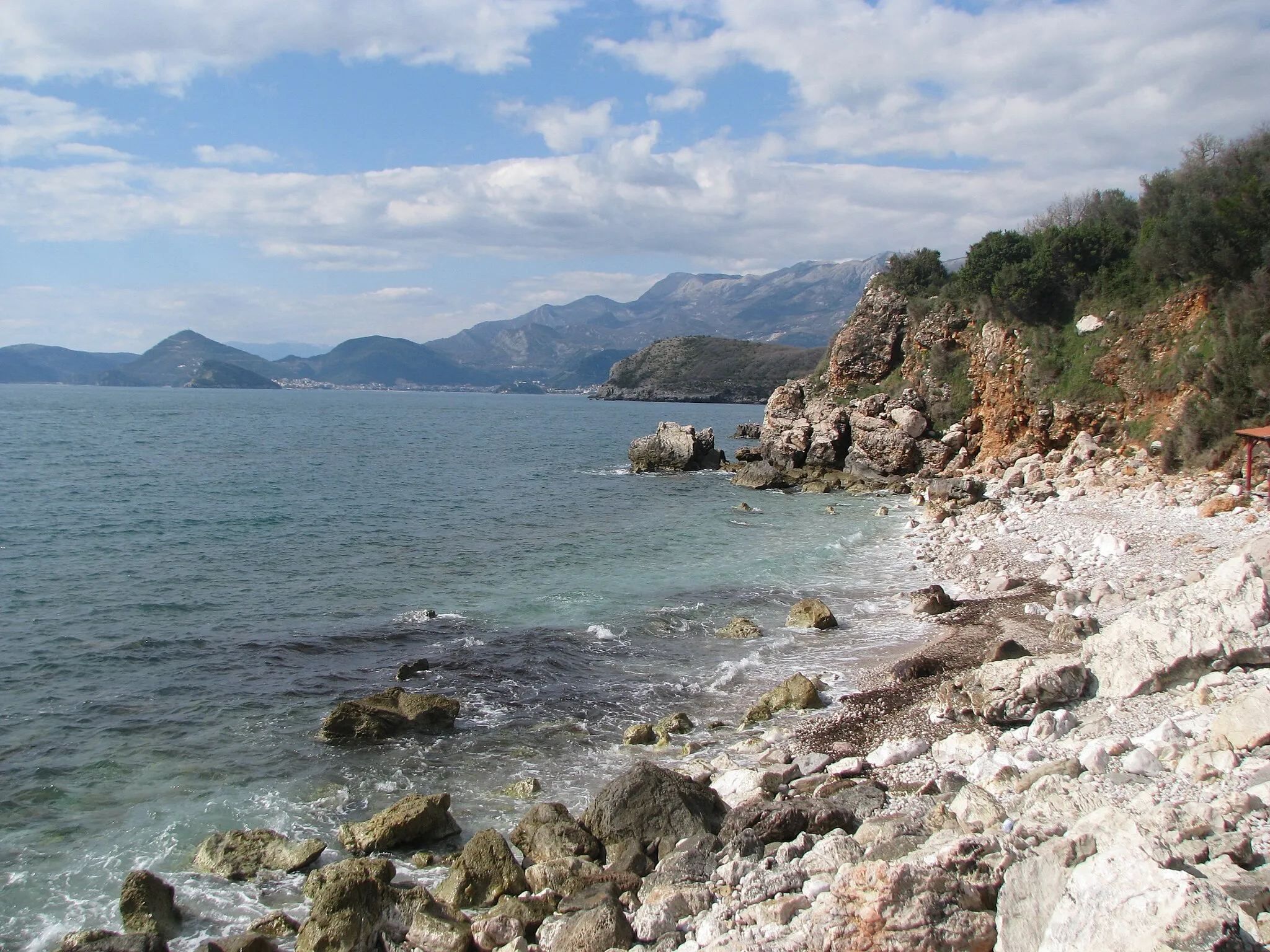 Photo showing: Rijeka Reževići plaža 2010/04/07