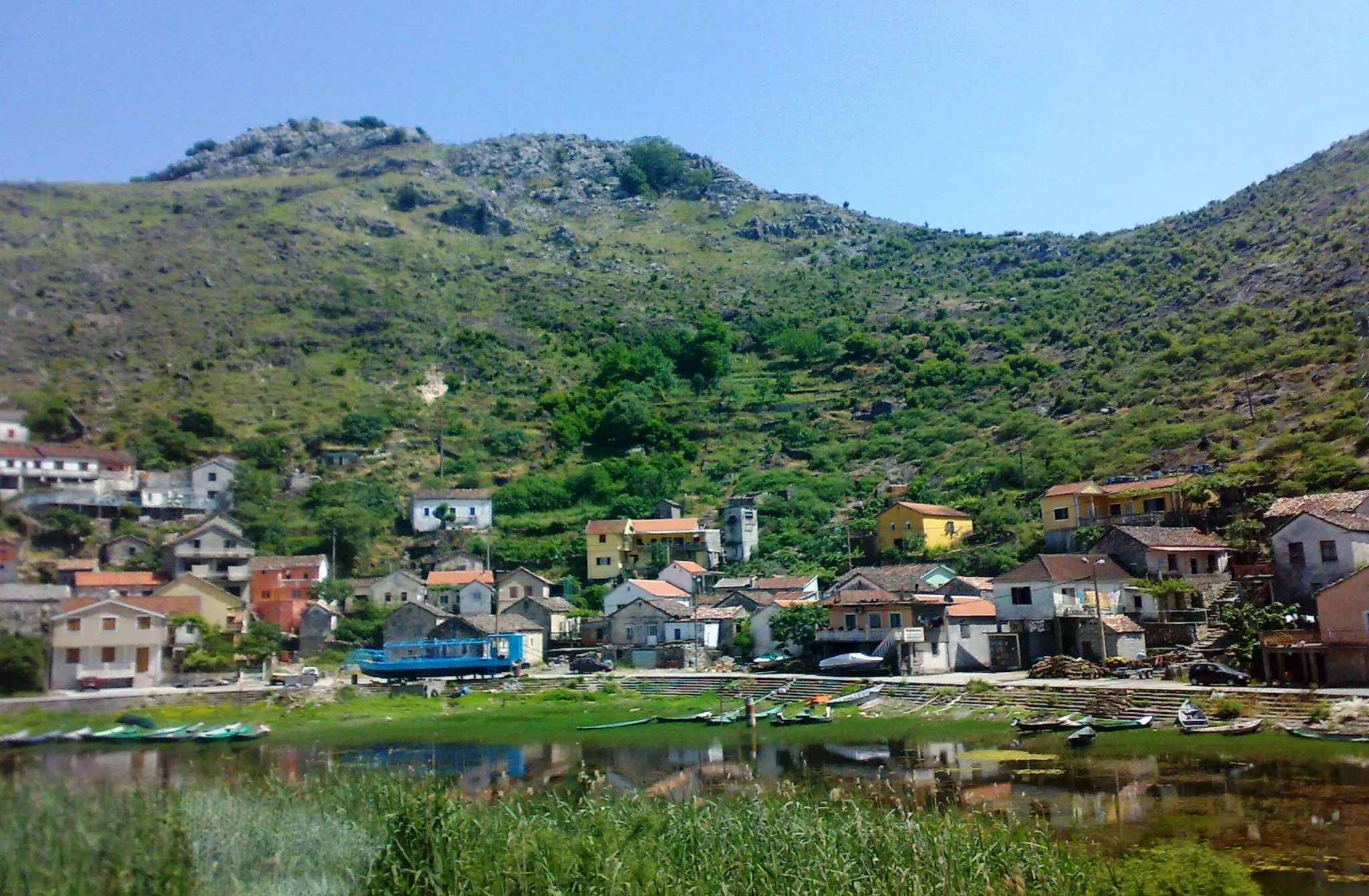 Photo showing: Image from southwestern  Montenegro, along highway between Podgorica and Budva.
