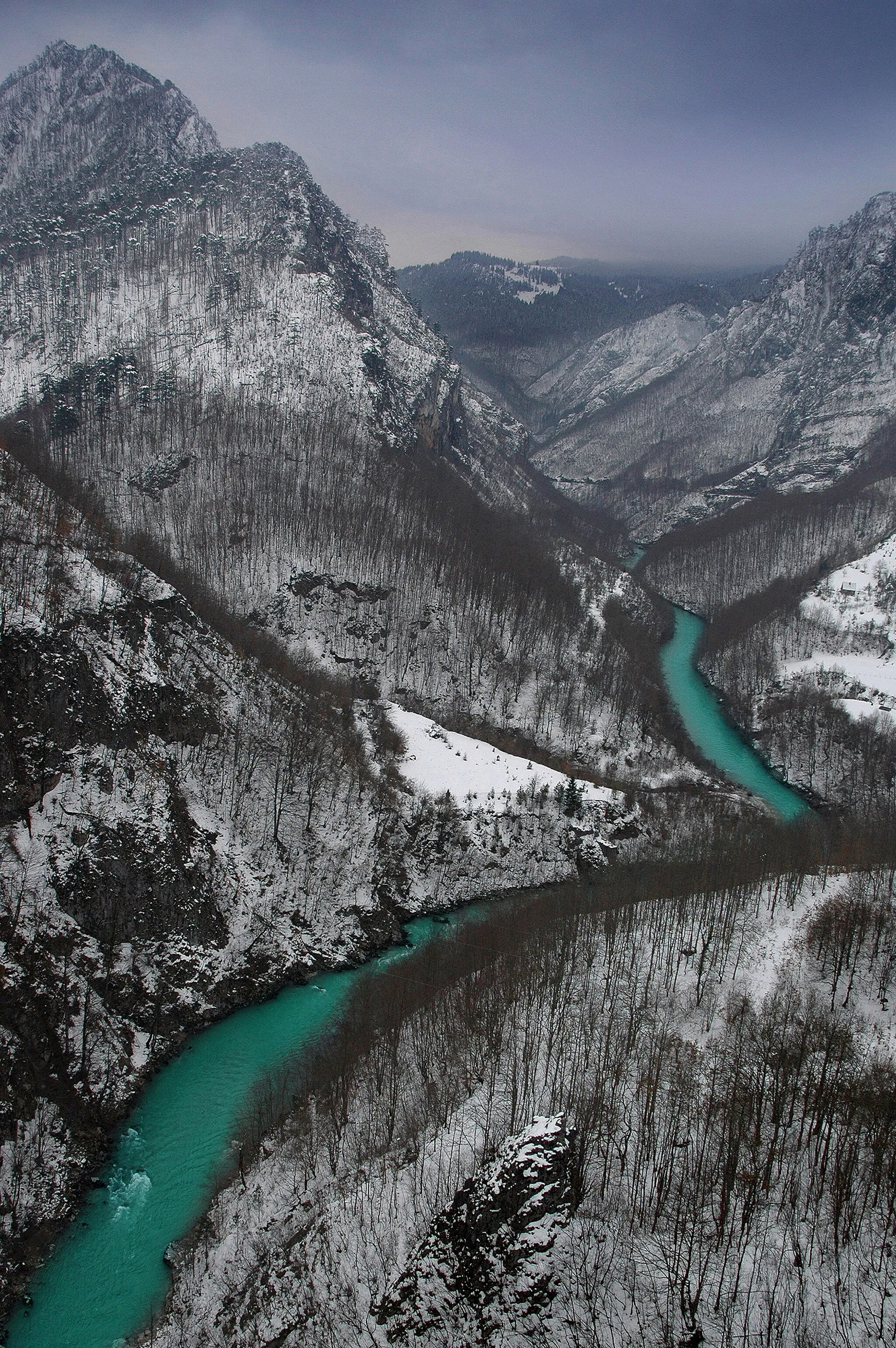 Photo showing: Canyon Tara is 2nd largest canyon in the world and largest in Europe. It is located close to mountain Durmitor in Montenegro.The canyon at its deepest is around 1,300 meters (4,300 feet) deep.  Measuring from near Bistrica in Montenegro to Hum in Bosnia and Herzegovina it is 82 kilometers (51 miles) long, with the last 36 kilometers forming the border between Bosnia and Herzegovina and Montenegro.