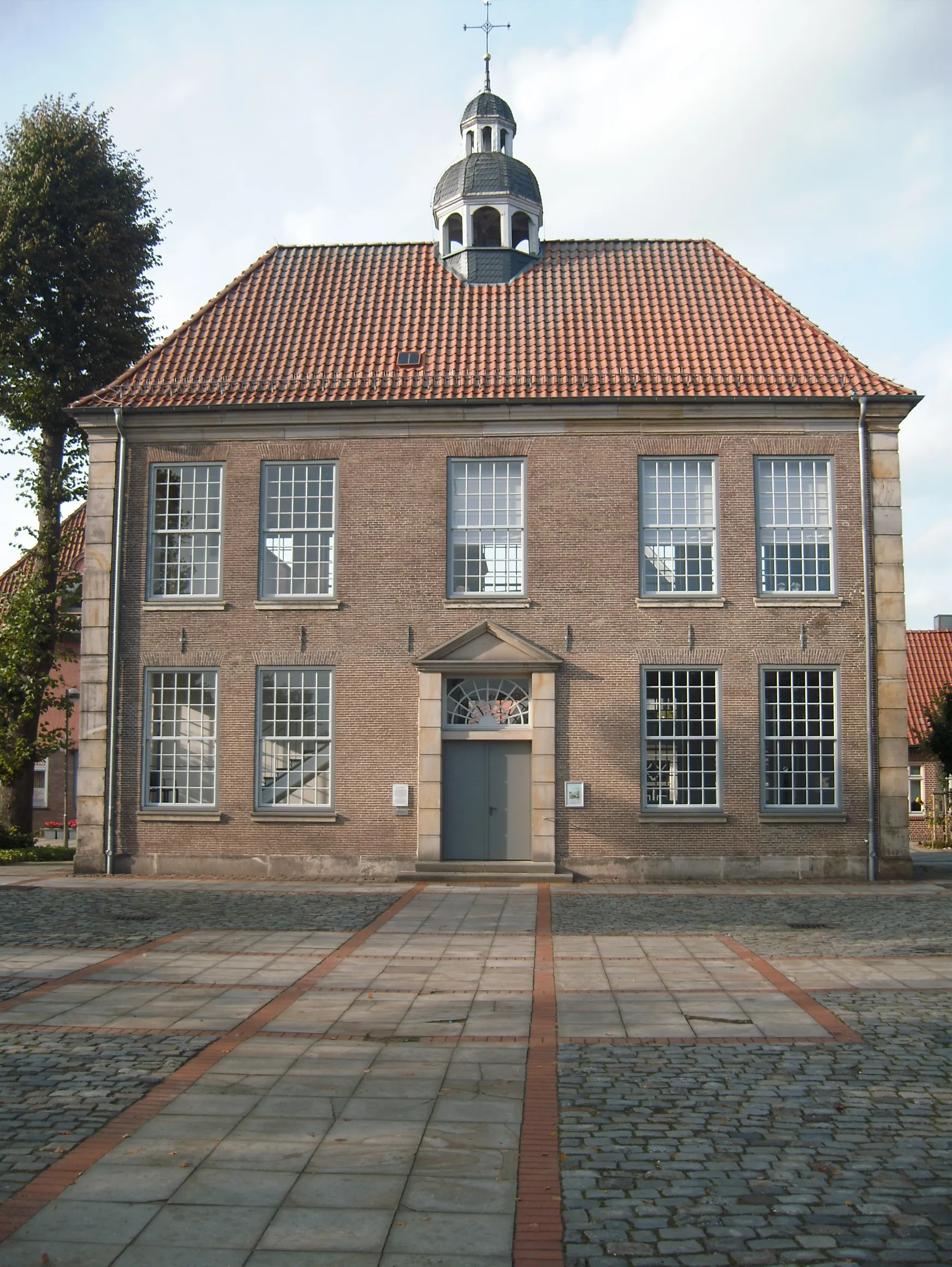 Photo showing: Das alte Rathaus der Stadt Neuenhaus an der Haupstraße.