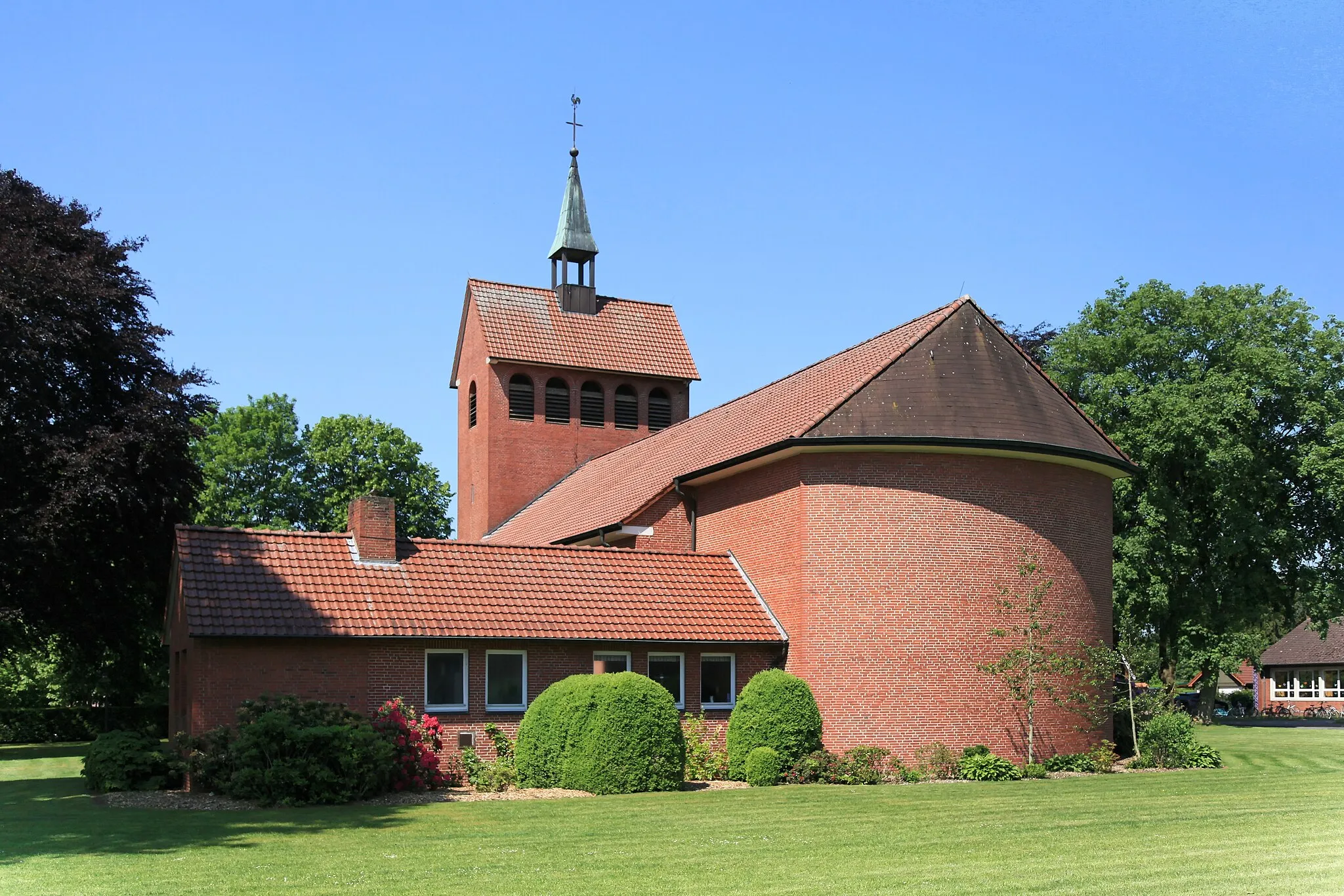 Photo showing: Herz-Jesu-Kirche, Lindenstraße in Sustrum-Moor, Sustrum