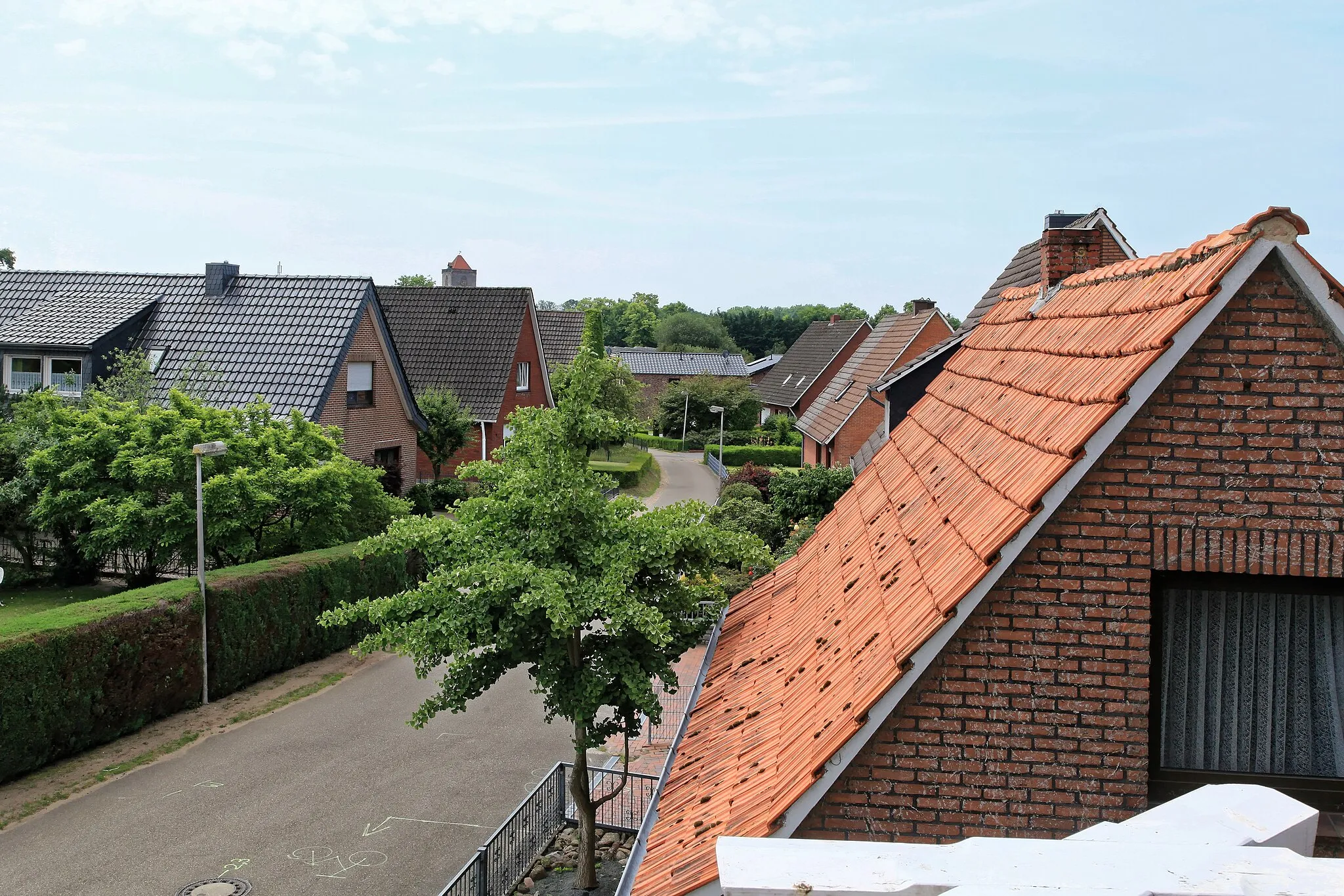 Photo showing: Blick von der Windmühle am Deutschen Mühlentag auf die Mozartstraße in Veldhausen, Neuenhaus