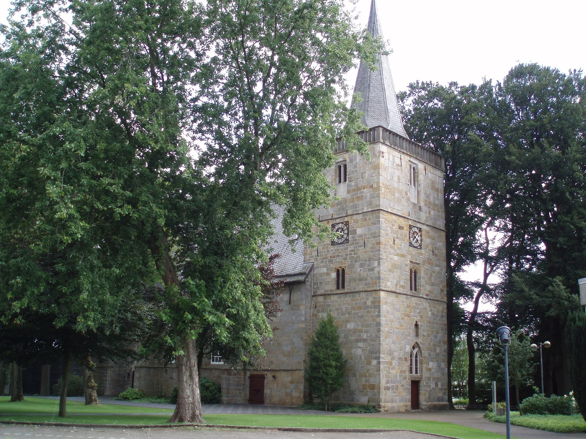 Photo showing: Gereformeerde kerk uit 1150 in Emlichheim.