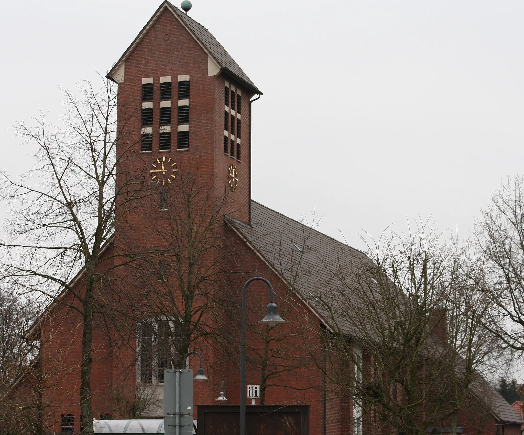 Photo showing: Ortskirche St.Bonifatius in Altenberge Kreis Emsland