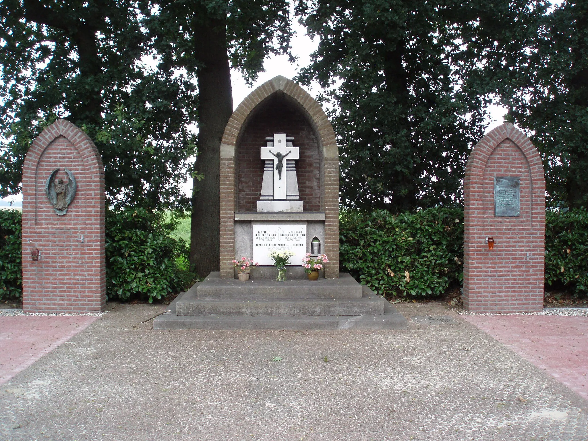 Photo showing: Rooms-Katholieke begraafplaats Erica.