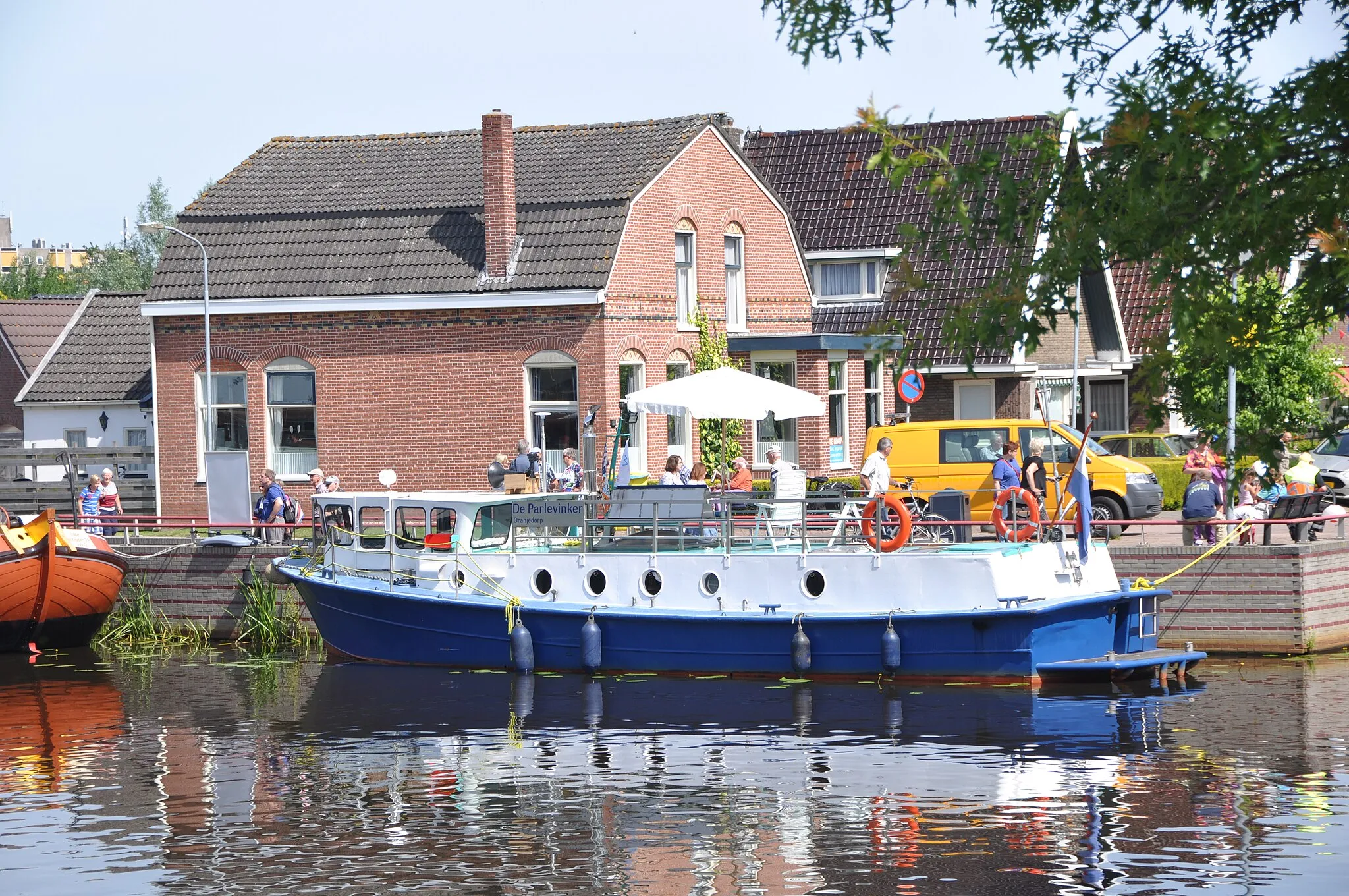 Photo showing: De DE PARLEVINKER voor de wal bij de reunie van de LVBHB in Musselkanaal.