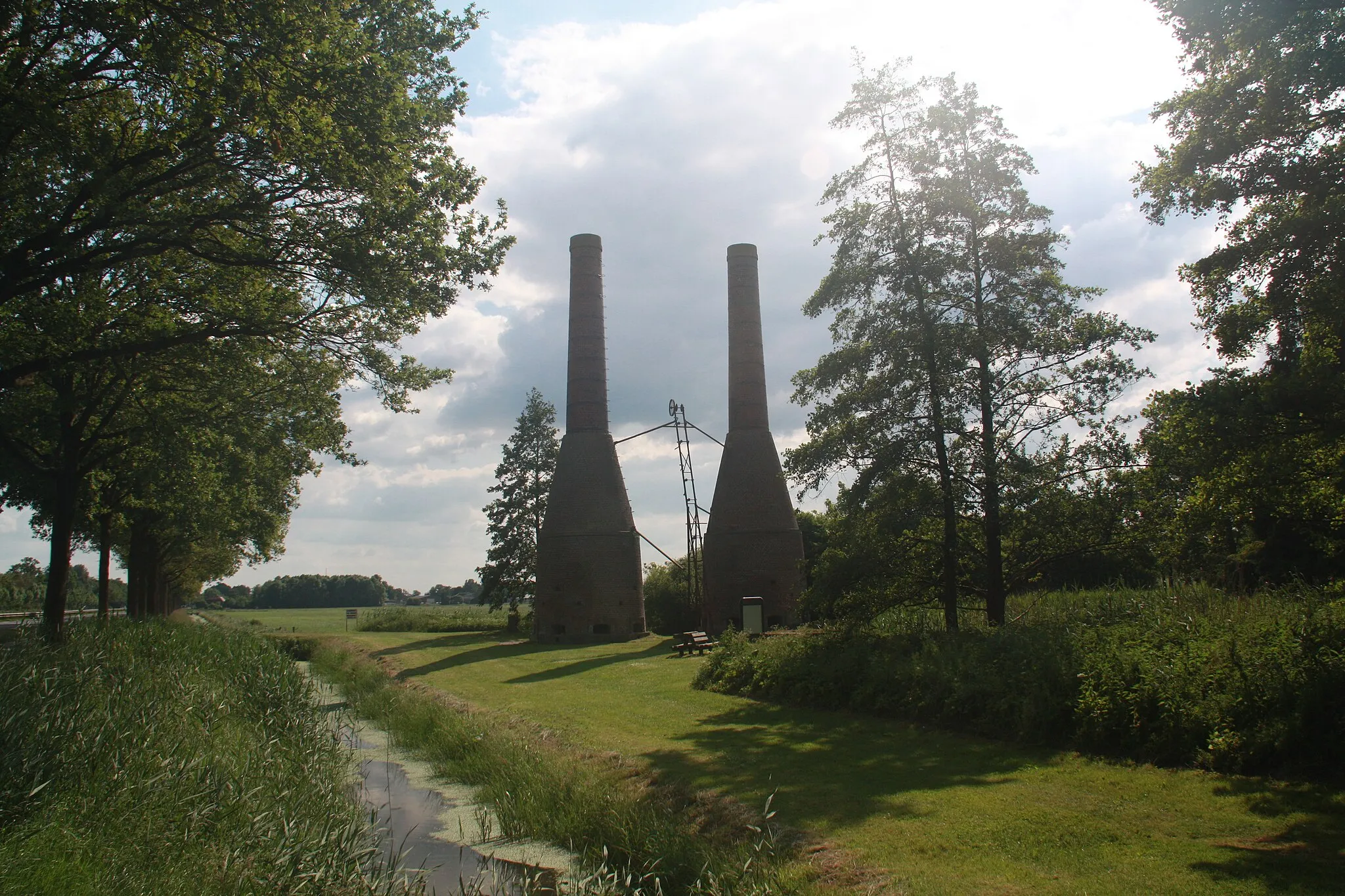 Photo showing: Kalkovens in Dieverbrug