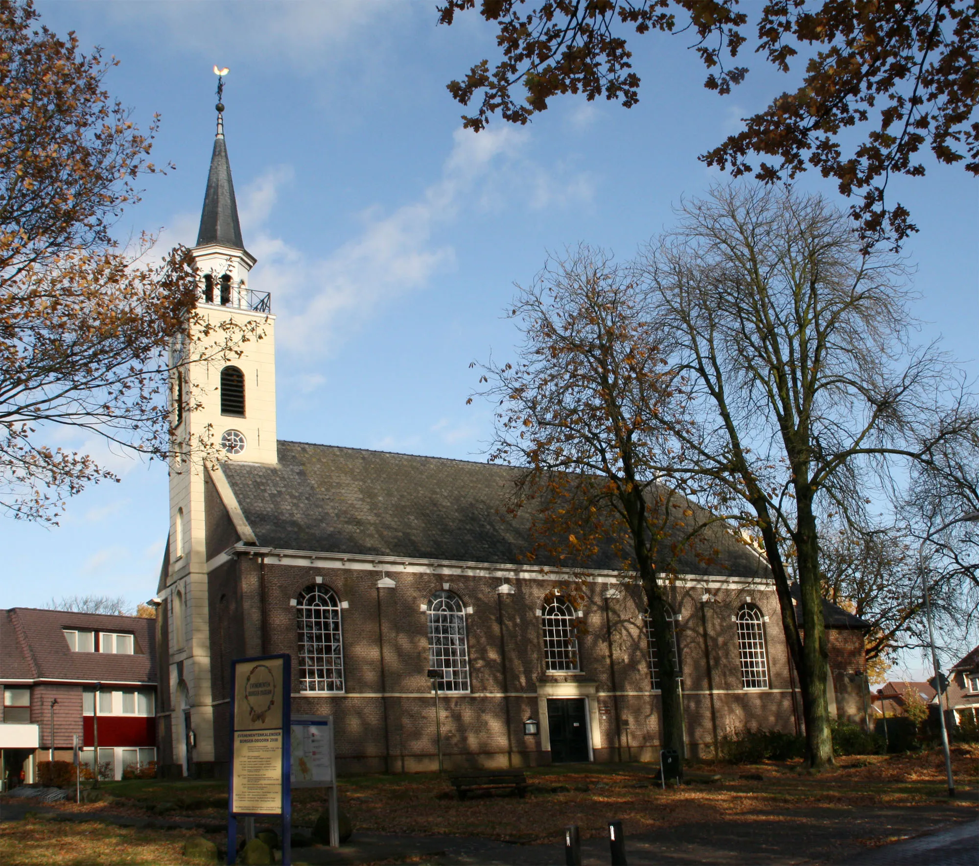 Photo showing: Ned.Herv.Kerk, Valtherweg bij 1, Odoorn (gemeente Borger-Odoorn). Rijksmonument nr: 31221. Smal rechthoekig koor van omstreeks 1200, bekleed met of opgetrokken van behakte granieten zwerfstenen. Kerk van 1856.