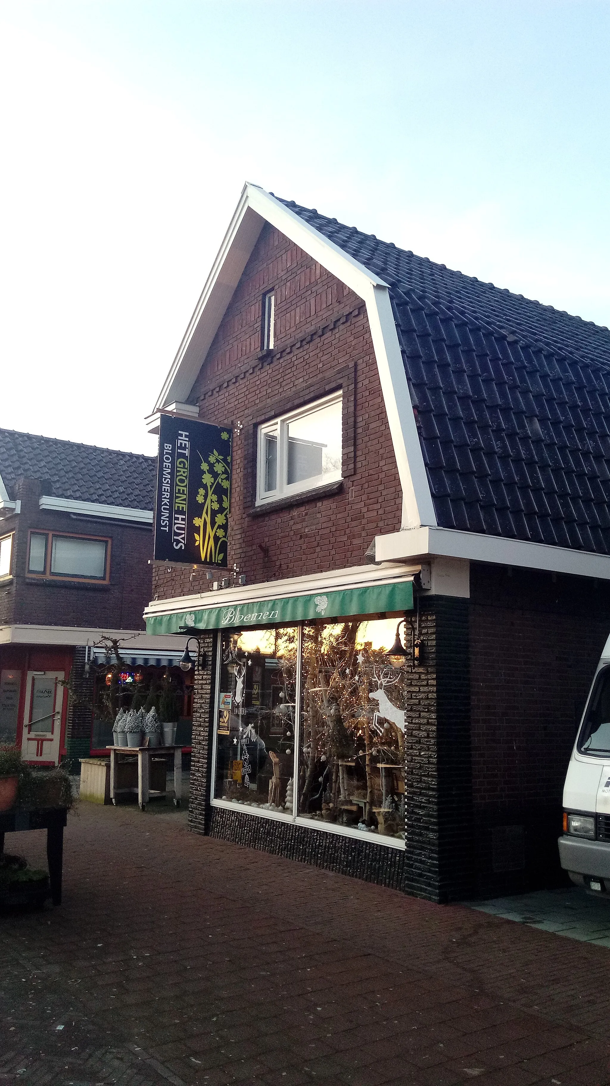 Photo showing: A small local flower shop in the Groninger town of Ter Apel, Westerwolde.