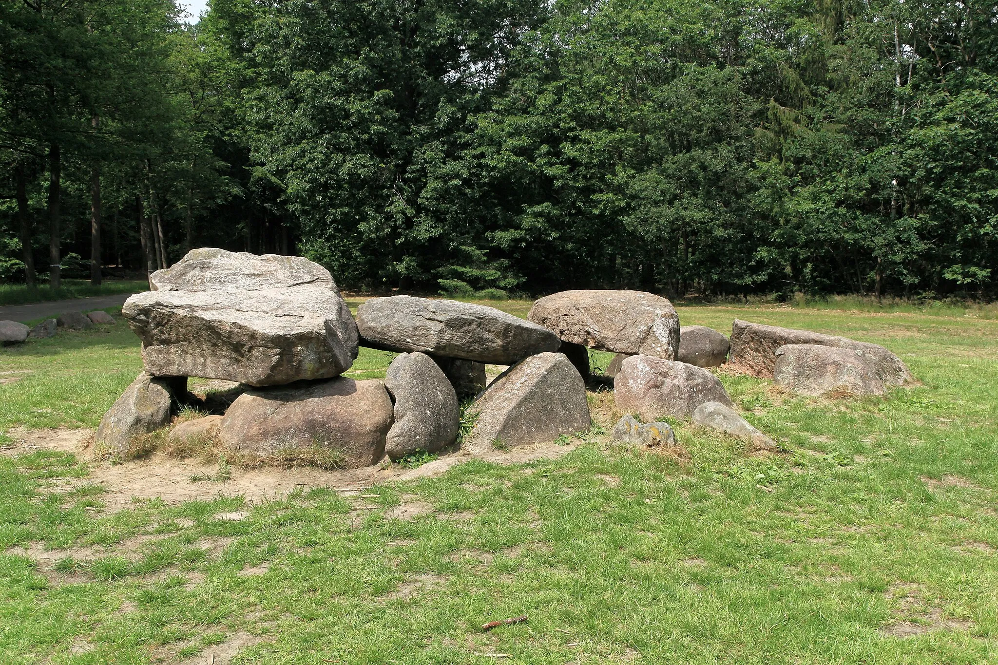 Photo showing: Hunebed D30 in Boswachterij, Bodenpad in Exloo, Borger-Odoorn