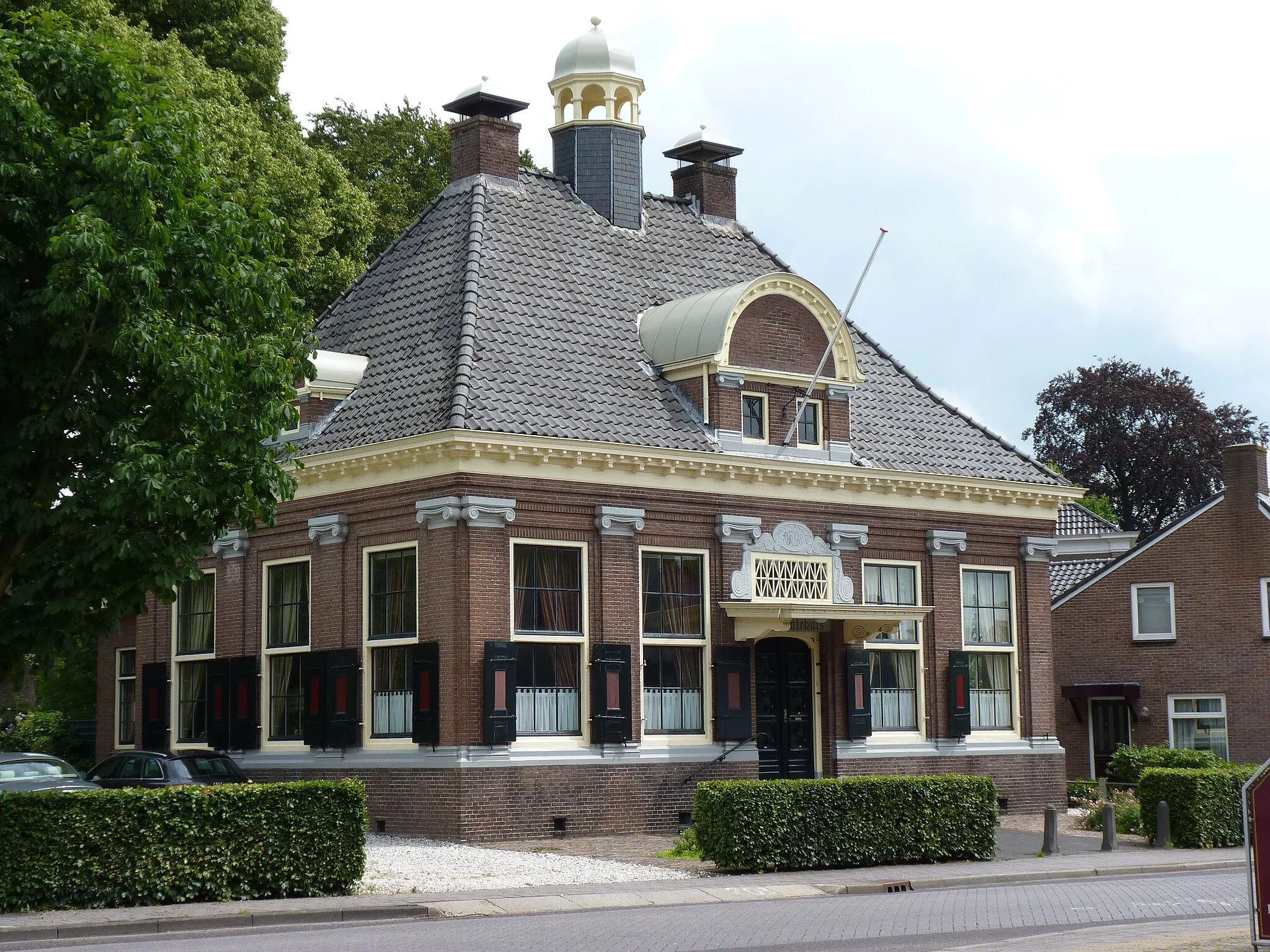 Photo showing: Rolde voormalig Gemeentehuis