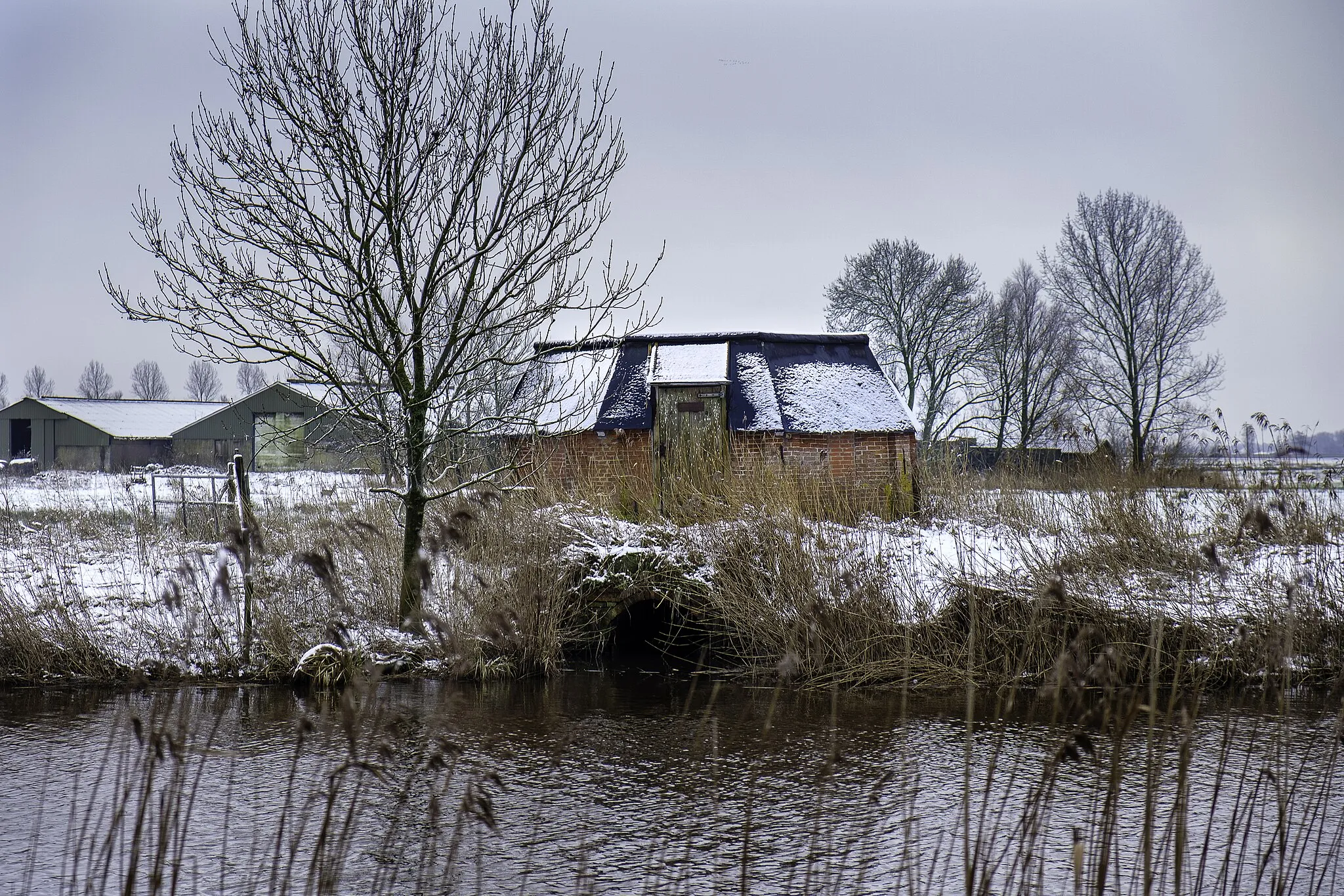 Photo showing: molenromp van de voormalige molen van de Kleine Oostwolderpolder tussen De Poffert en Oostwold