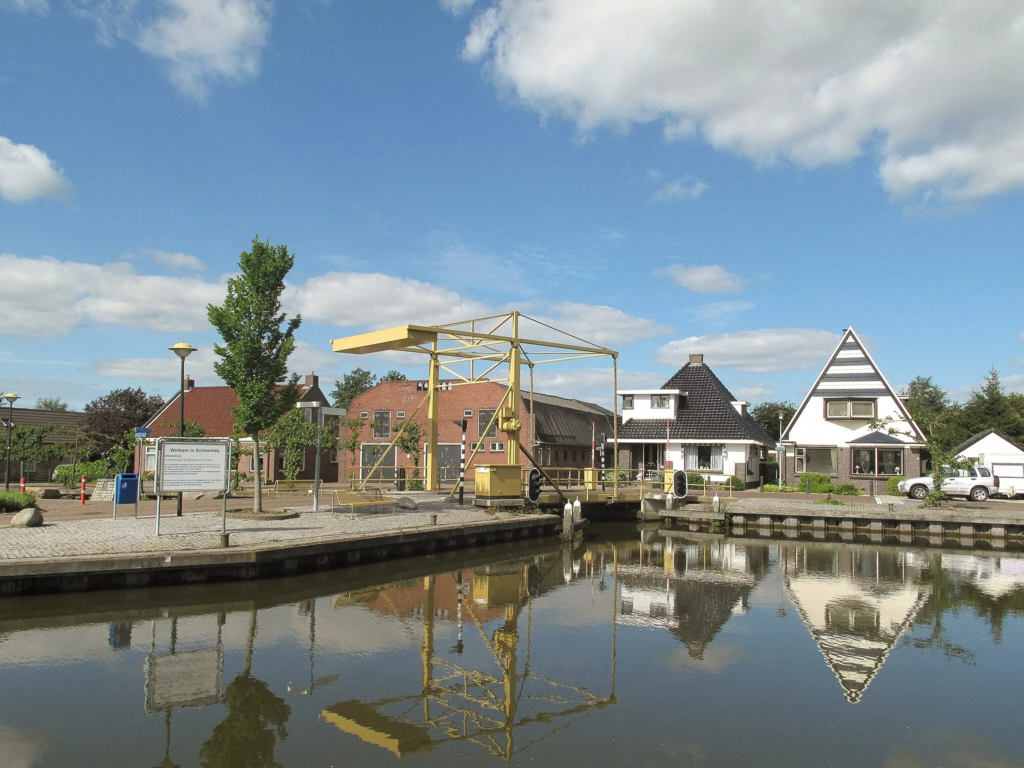 Photo showing: Scheemda, drawing bridge in the street