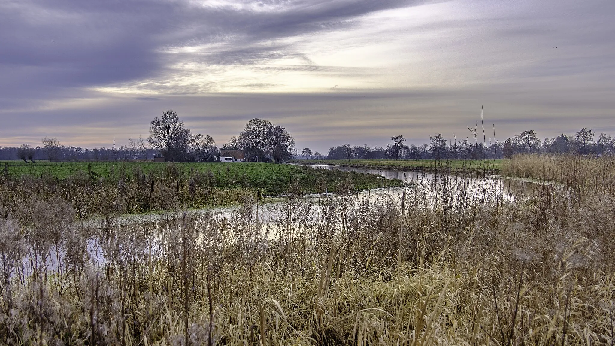 Photo showing: Het Oude Diep (Dwarsdiep) ten zuiden van de Beldam bij Lucaswolde in de Nederlandse provincie Groningen.