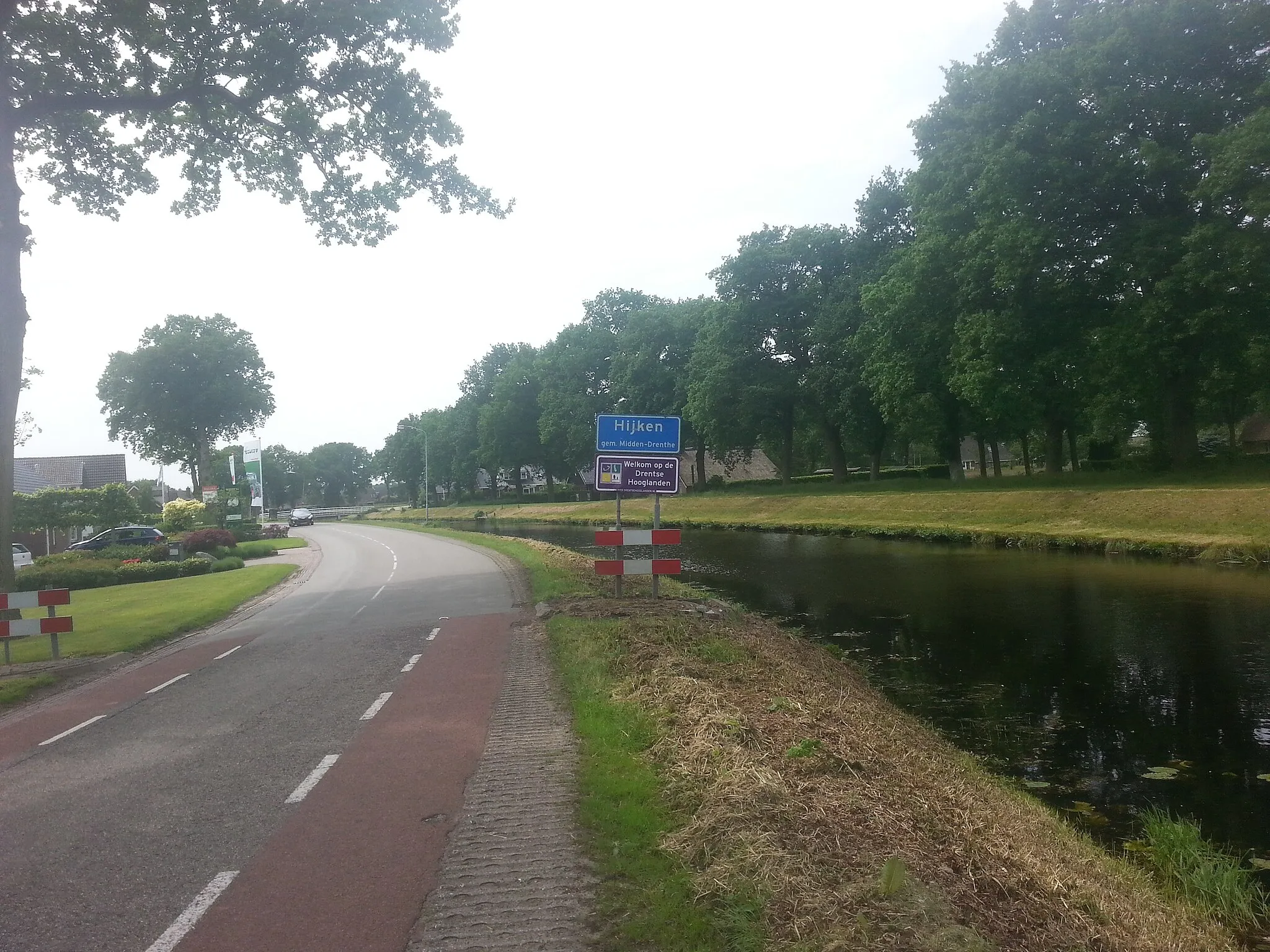 Photo showing: Hijken tijdens een fietstocht.