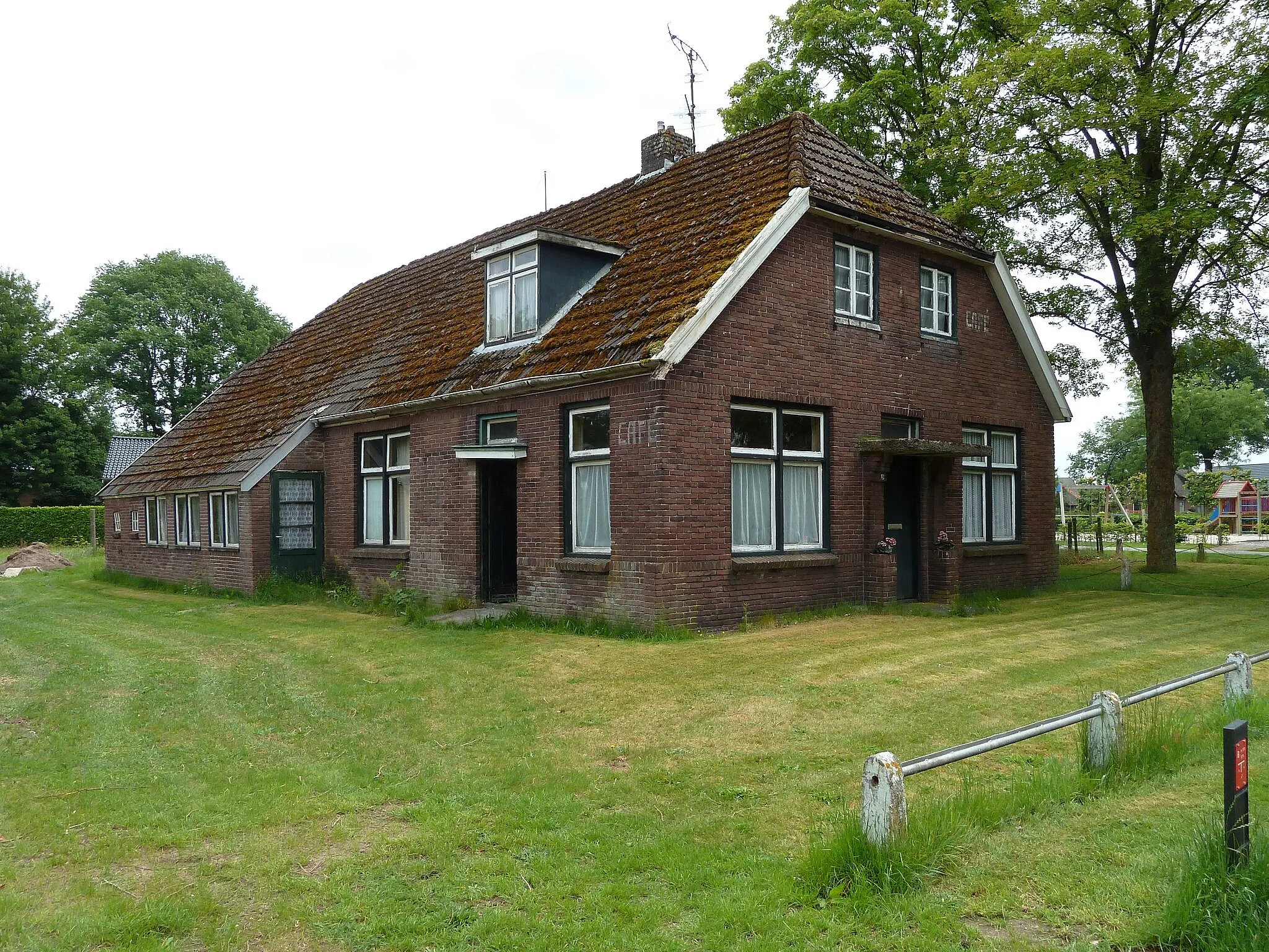 Photo showing: Voormalig café in het Drentse dorp Schoonloo.