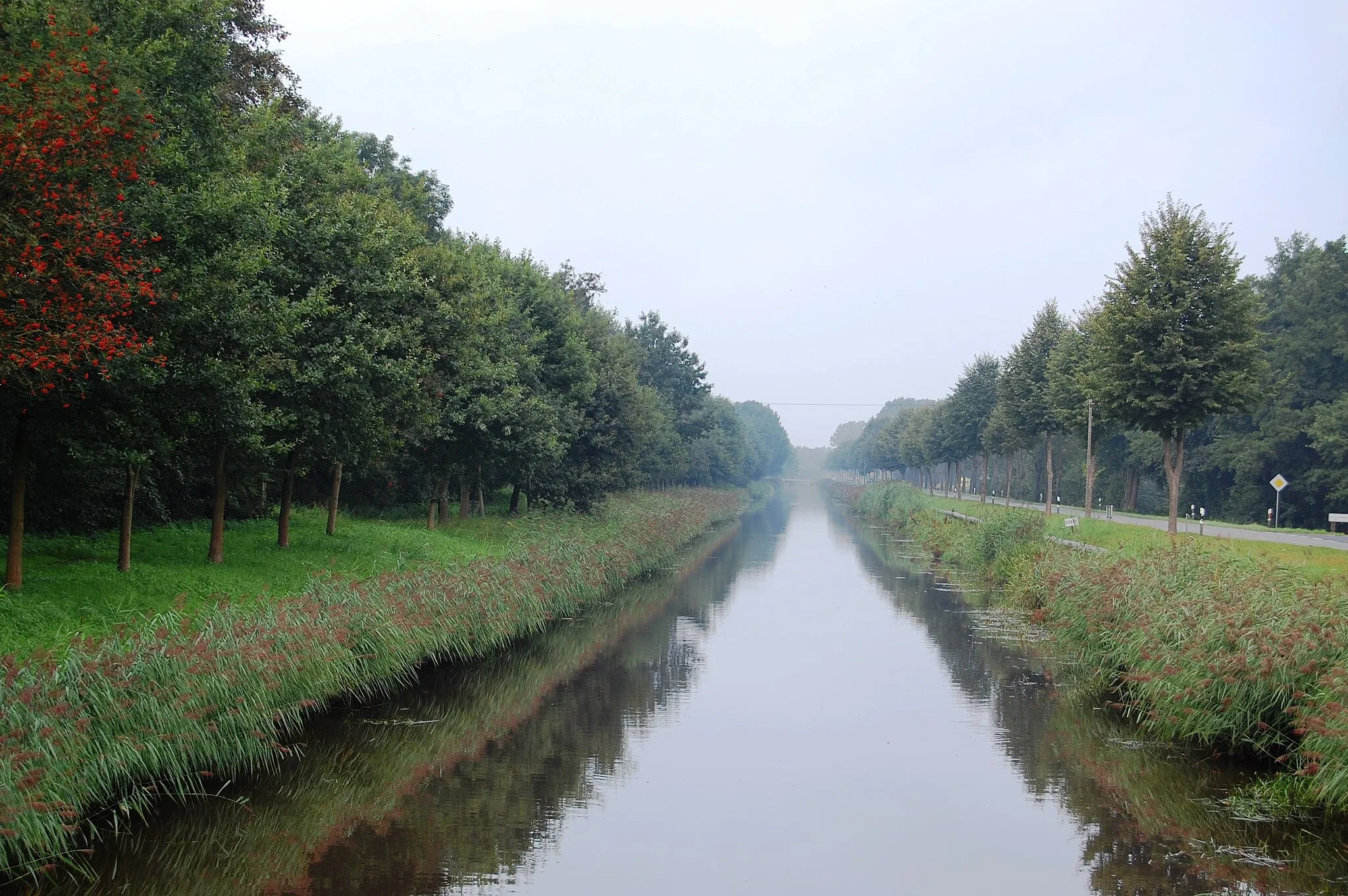 Photo showing: Het Coevorden-Picardiekanal in westelijke richting