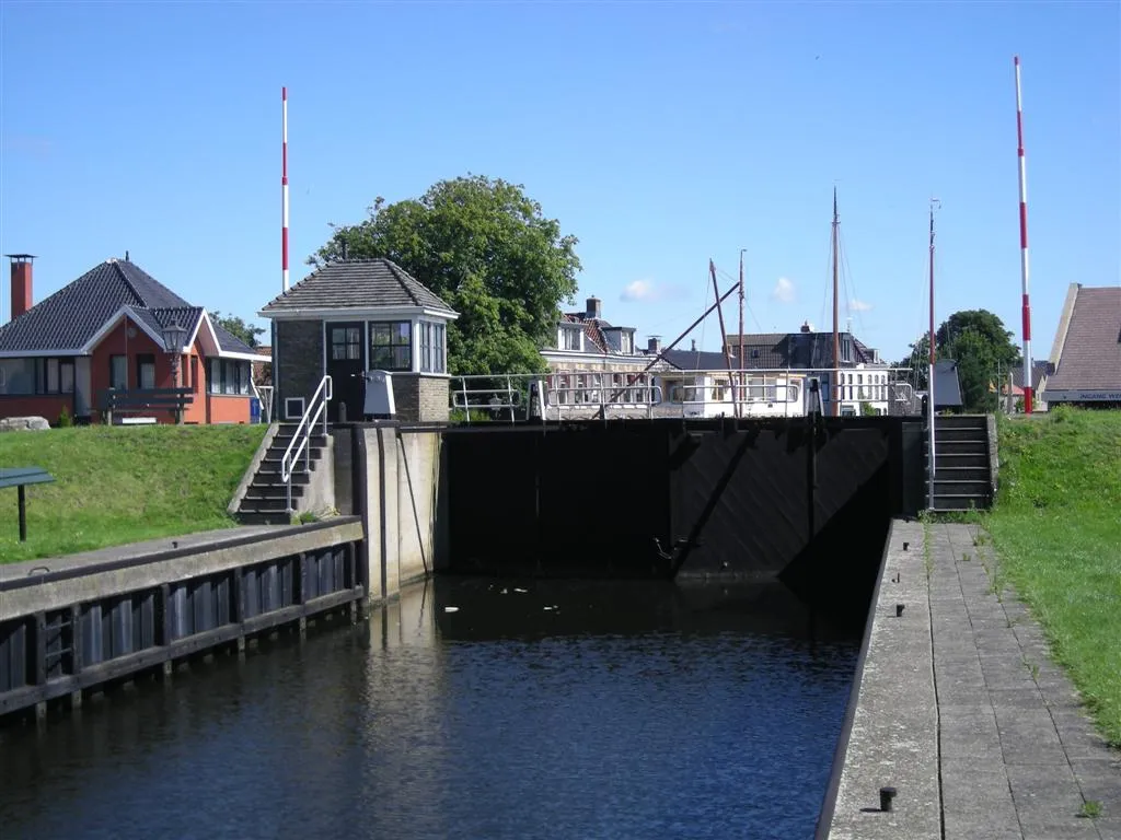 Photo showing: Sluice and canal lock in Lemmer