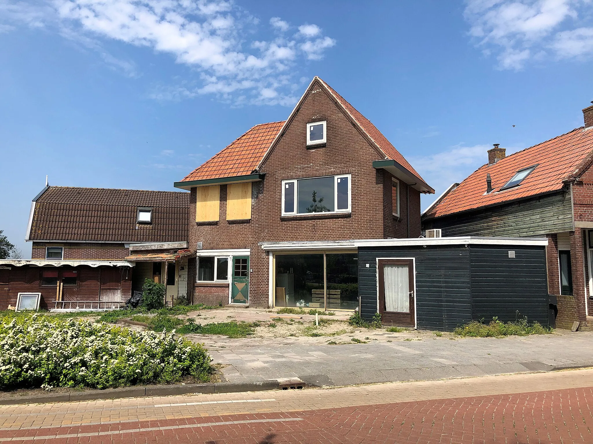 Photo showing: The house at Duimstraat No. 31 in Echtenerbrug is not a municipal listed building (De Fryske Marren municipality, Friesland Province, Netherlands).