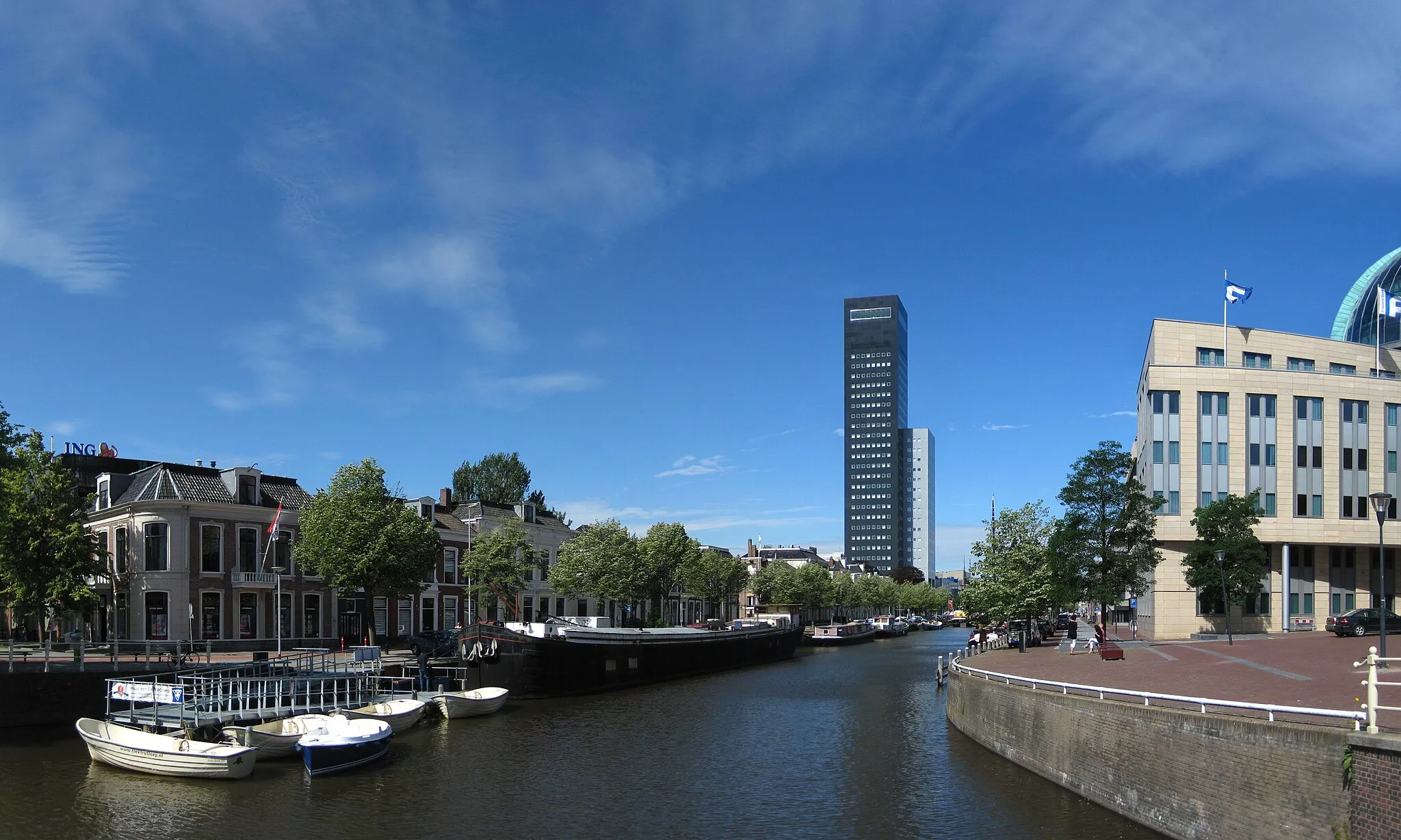 Photo showing: The Willemskade in Leeuwarden, the capital of the Dutch province of Fryslân.