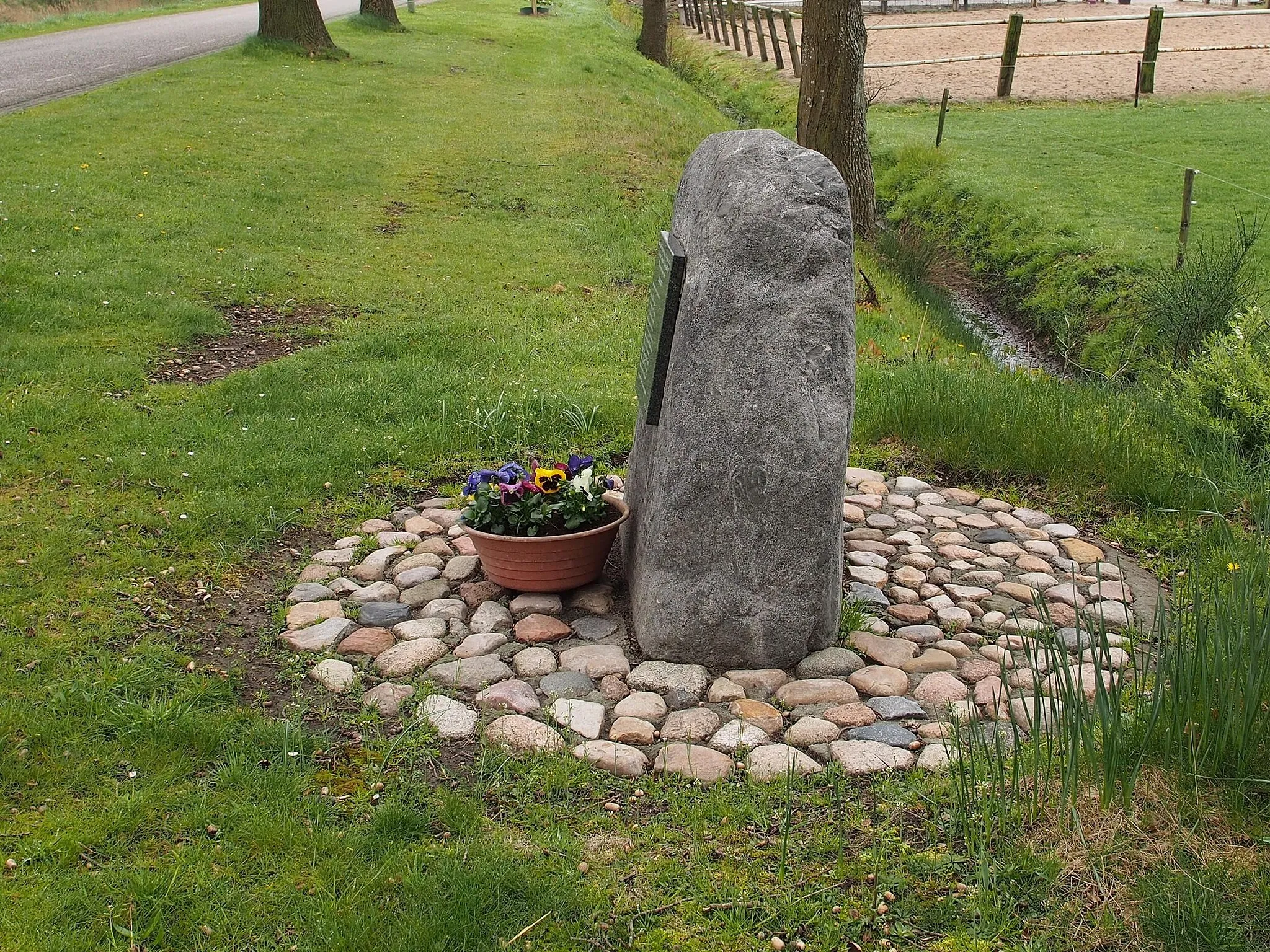 Photo showing: This is an image of a war memorial in the Netherlands, number: