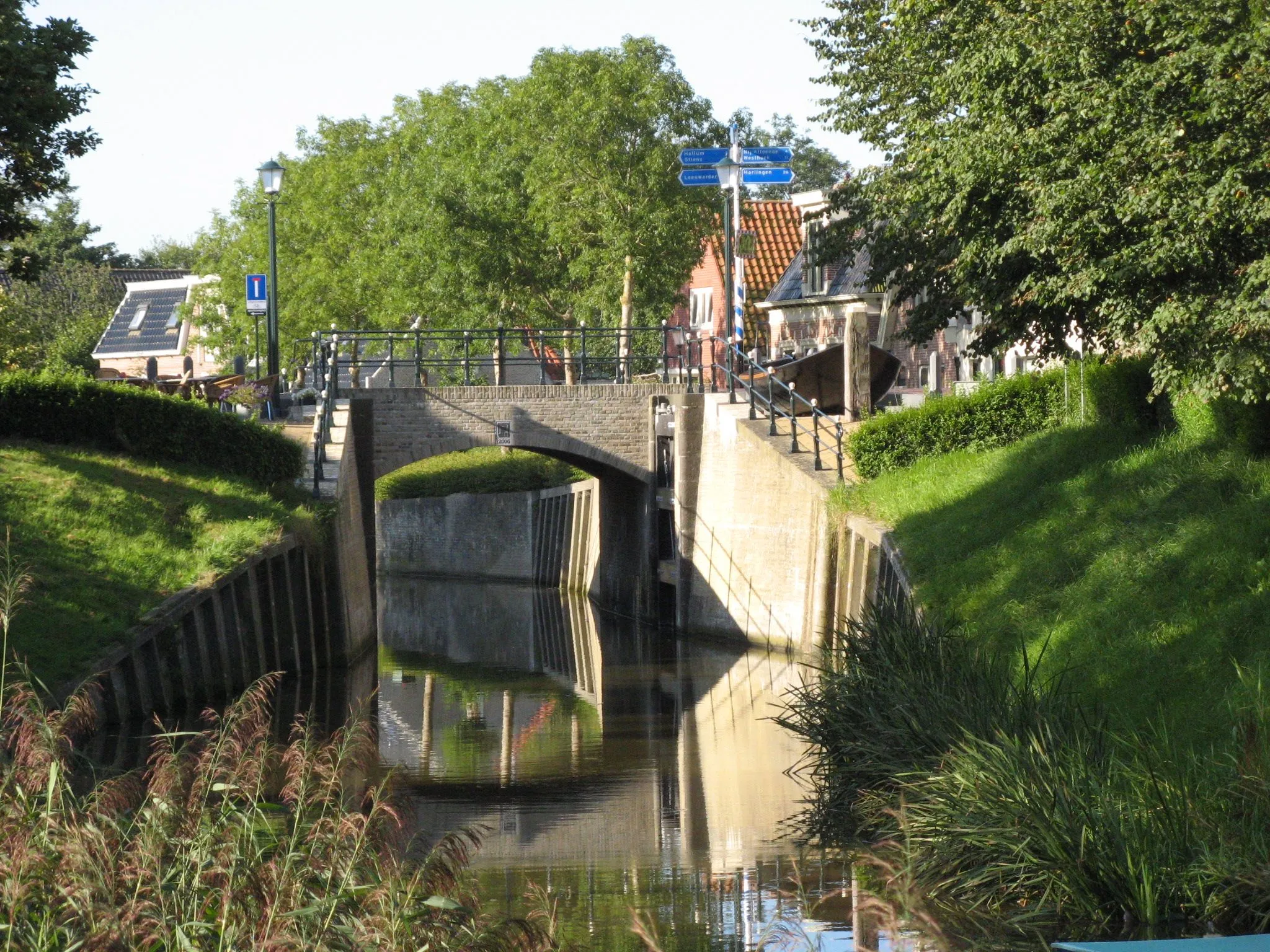 Photo showing: Old lock in former sea dike in the village Oudebildtzijl