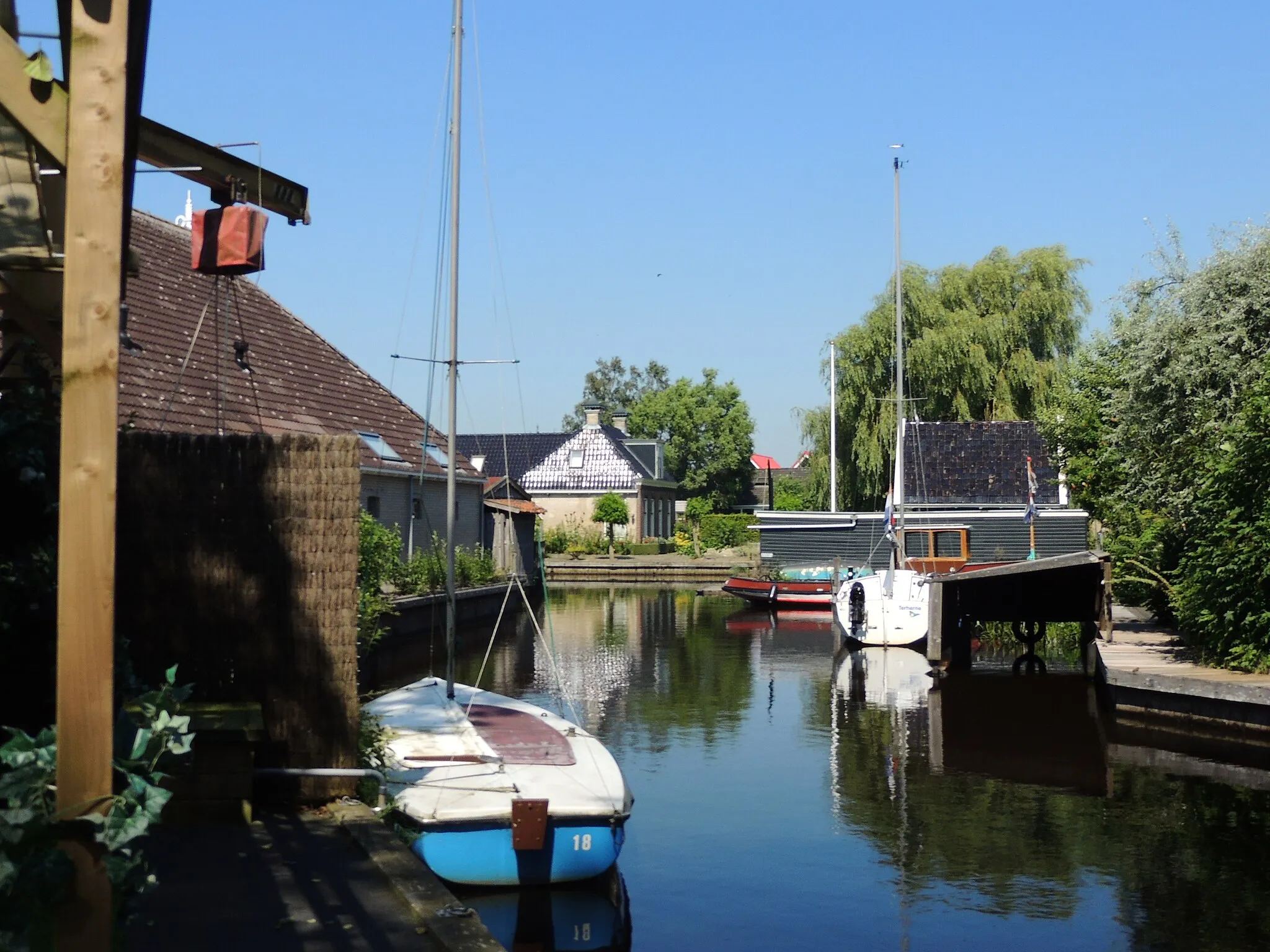 Photo showing: Terhorne aan het water