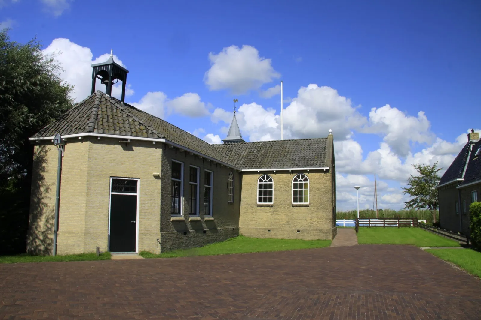 Photo showing: Het kerkje van het Heidenskip lekker in het zonnetje op een mooie dag in September.