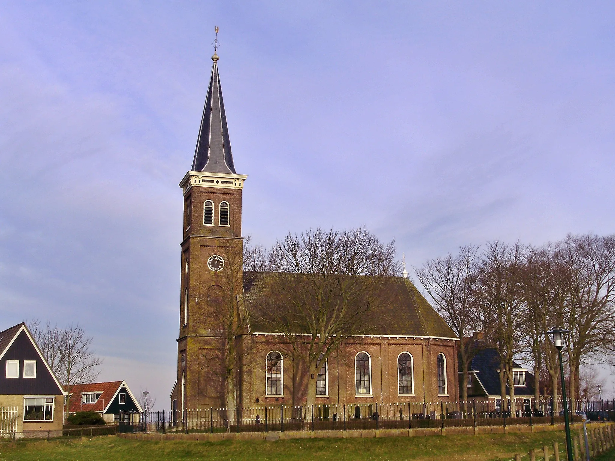 Photo showing: De hervormde kerk in Dedgum