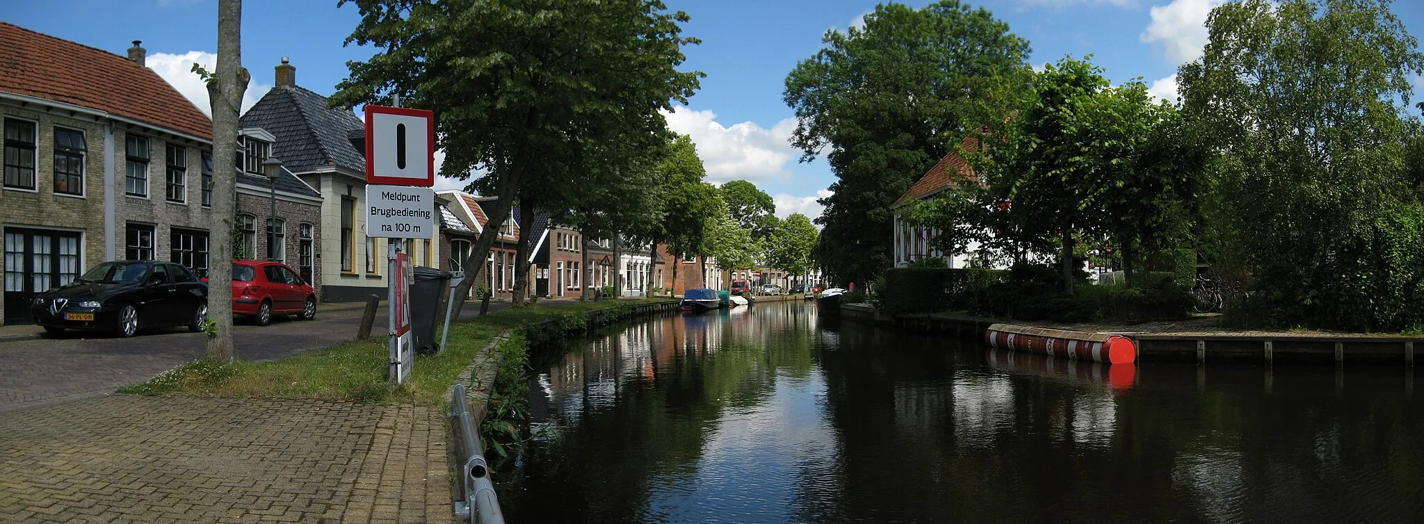 Photo showing: The river Boarn in the Frisian village of Aldeboarn, the Netherlands.