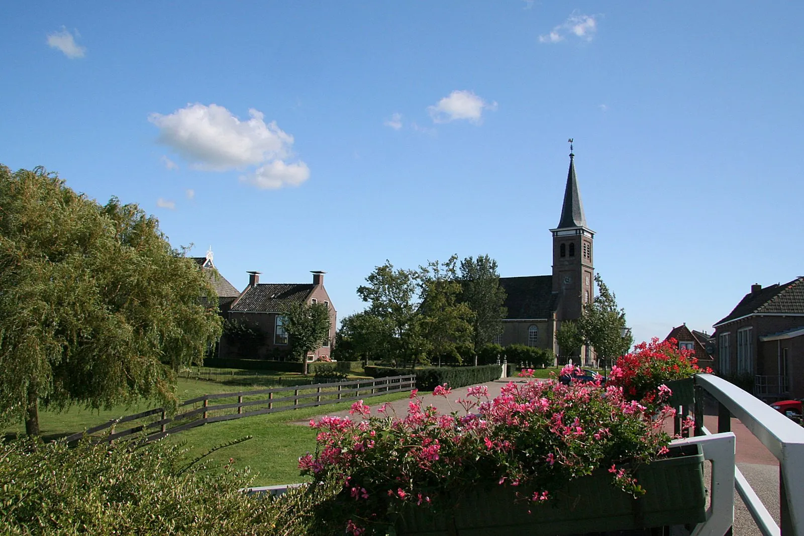 Photo showing: Blik op Schettens een terpdorp in de Gem. Wonseradeel.
De kerk dateert uit 1856.