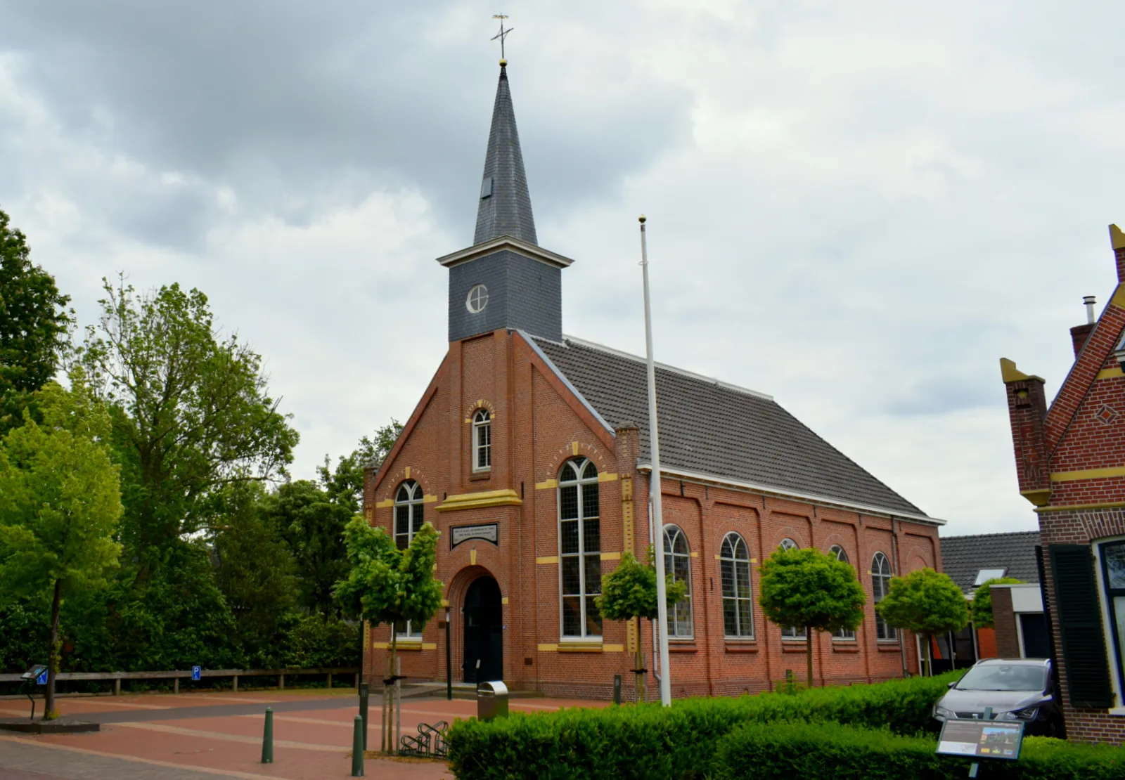 Photo showing: Boarnburgum, Easterbuorren, fuortsette grifformearde tsjerke