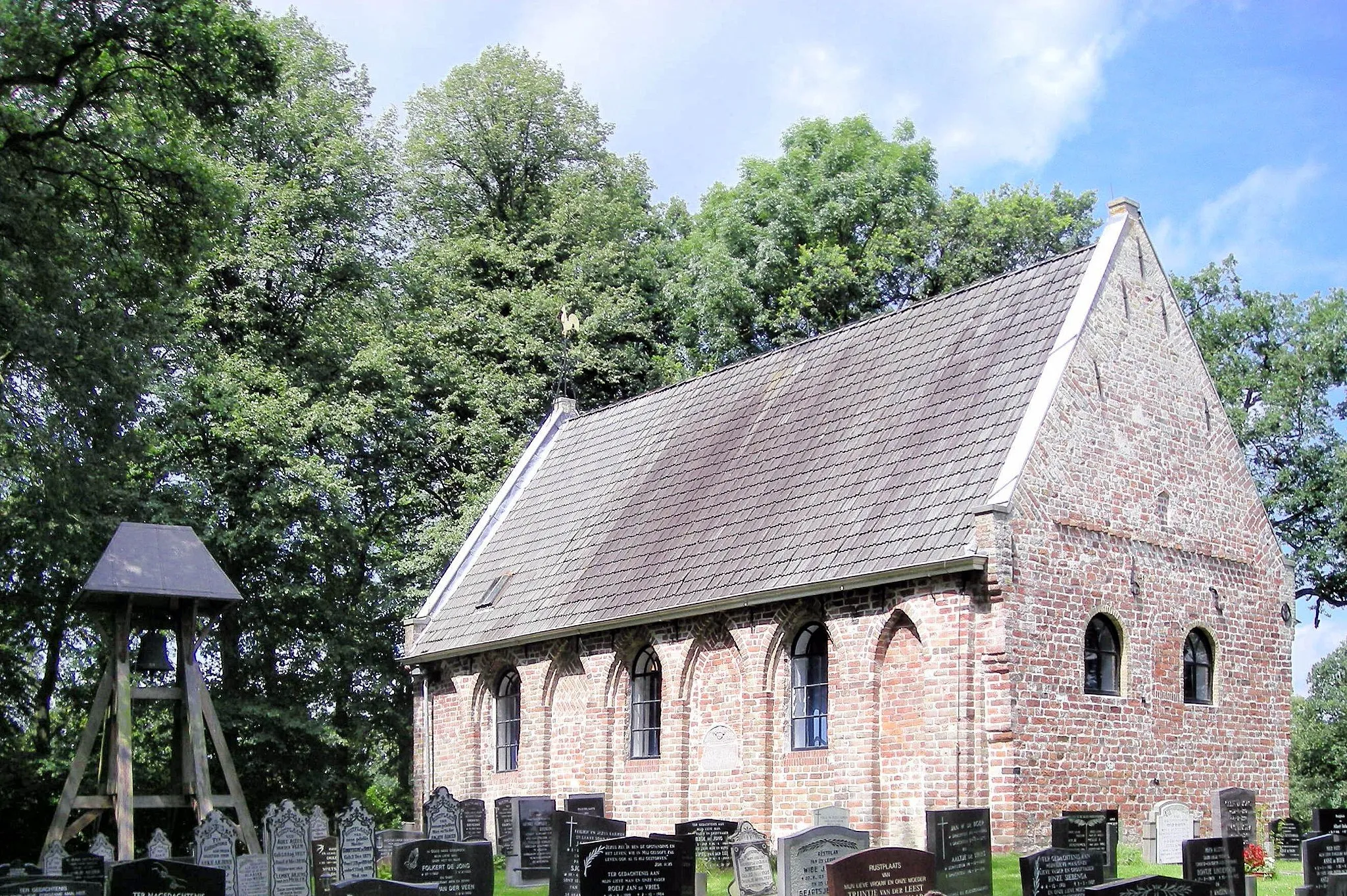 Photo showing: Kerk en klokkenstoel in Kortehemmen