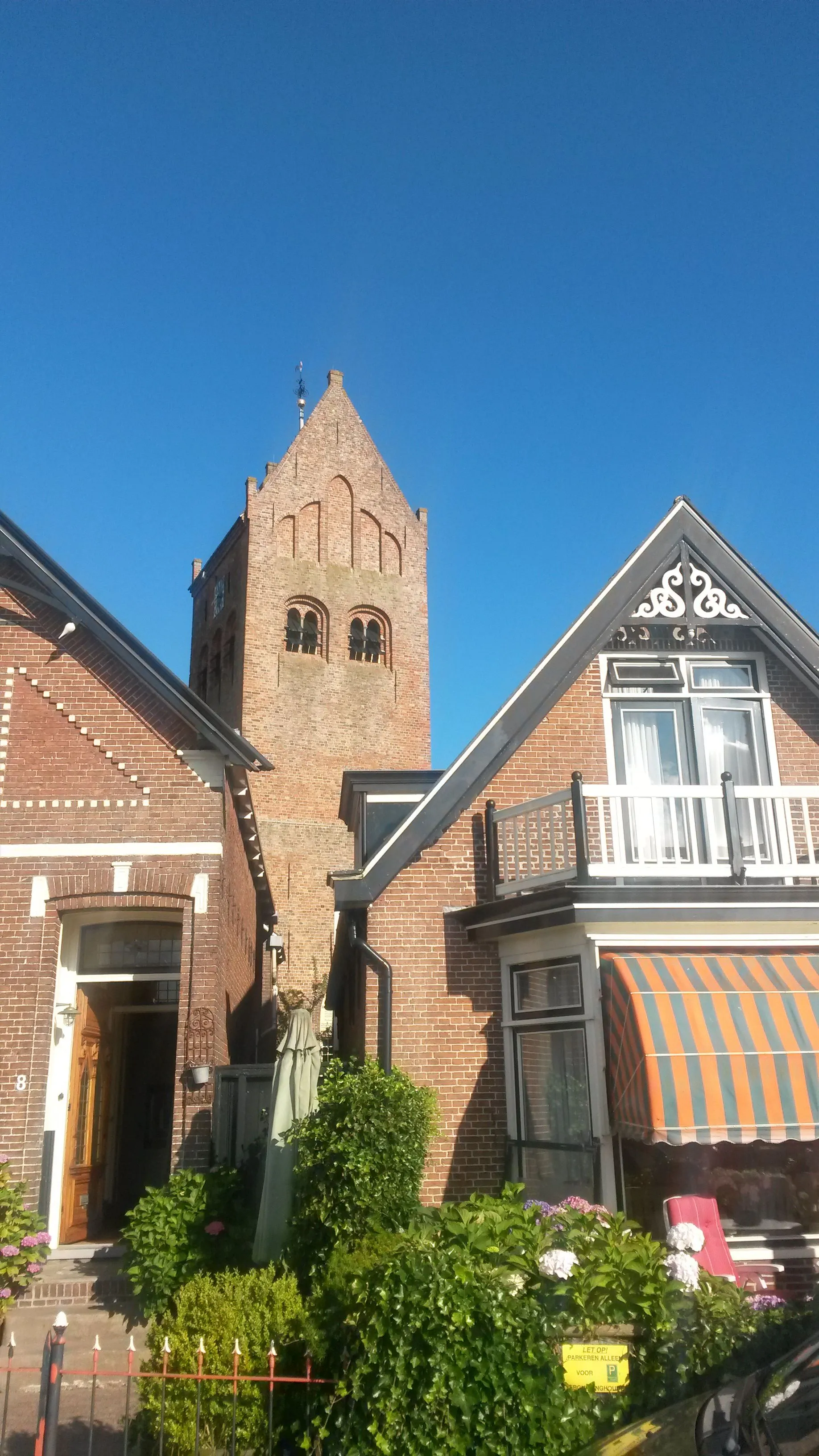 Photo showing: Häuser in Grou (Niederlande, Provinz Friesland) mit Kirche Sint Pieter im Hintergrund