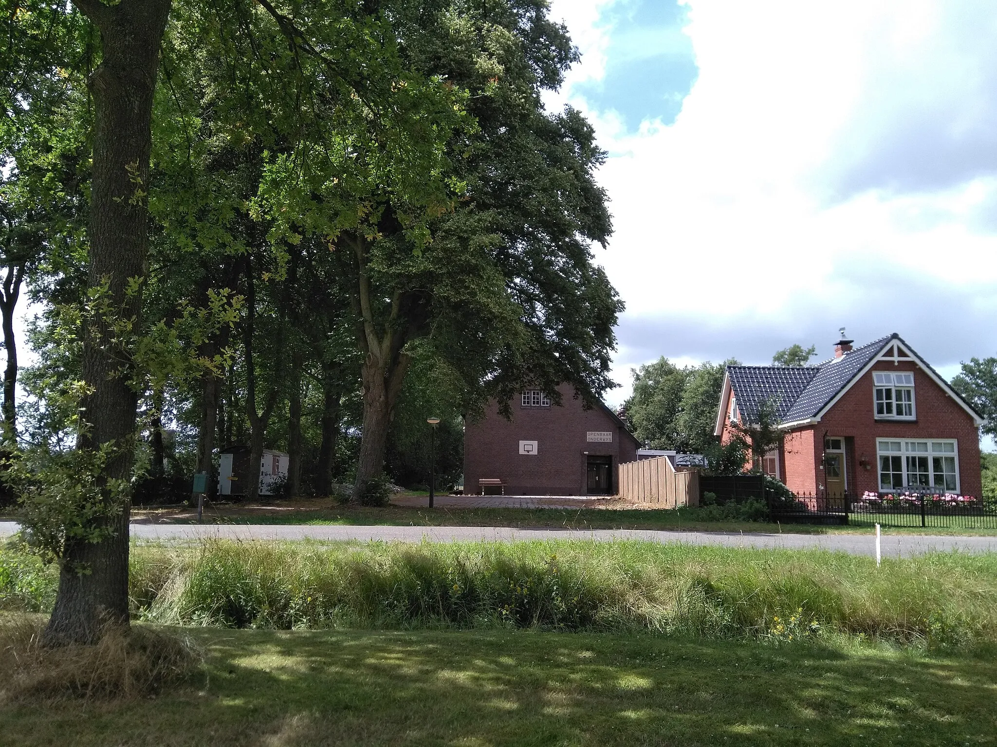 Photo showing: Voormalige openbare basisschool in Siegerswoude, gemeente Opsterland, Friesland.
