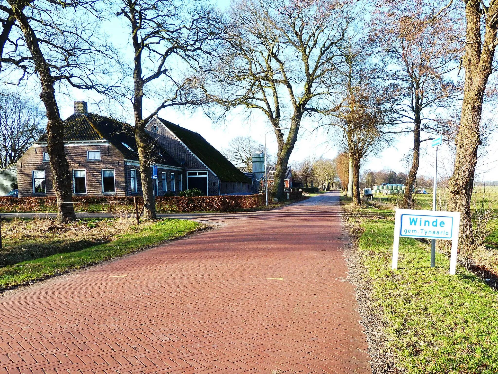 Photo showing: Naambordje van Winde (Tynaarlo, Drenthe, Nederland) met links een boerderij. Gezien vanaf de richting Bunne.