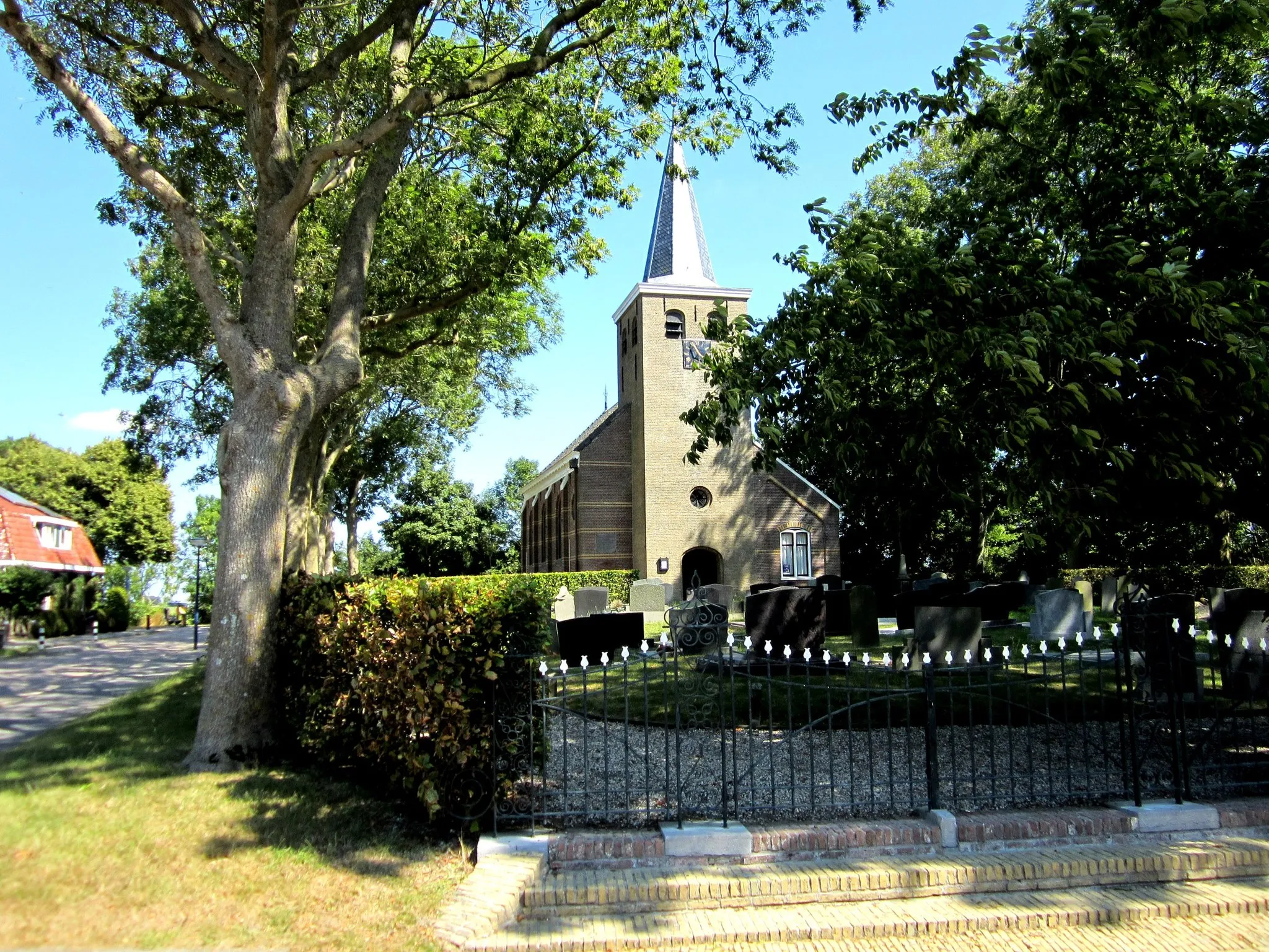 Photo showing: The village church of Hitzum (Frisian: Hitsum), Friesland, the Netherlands.