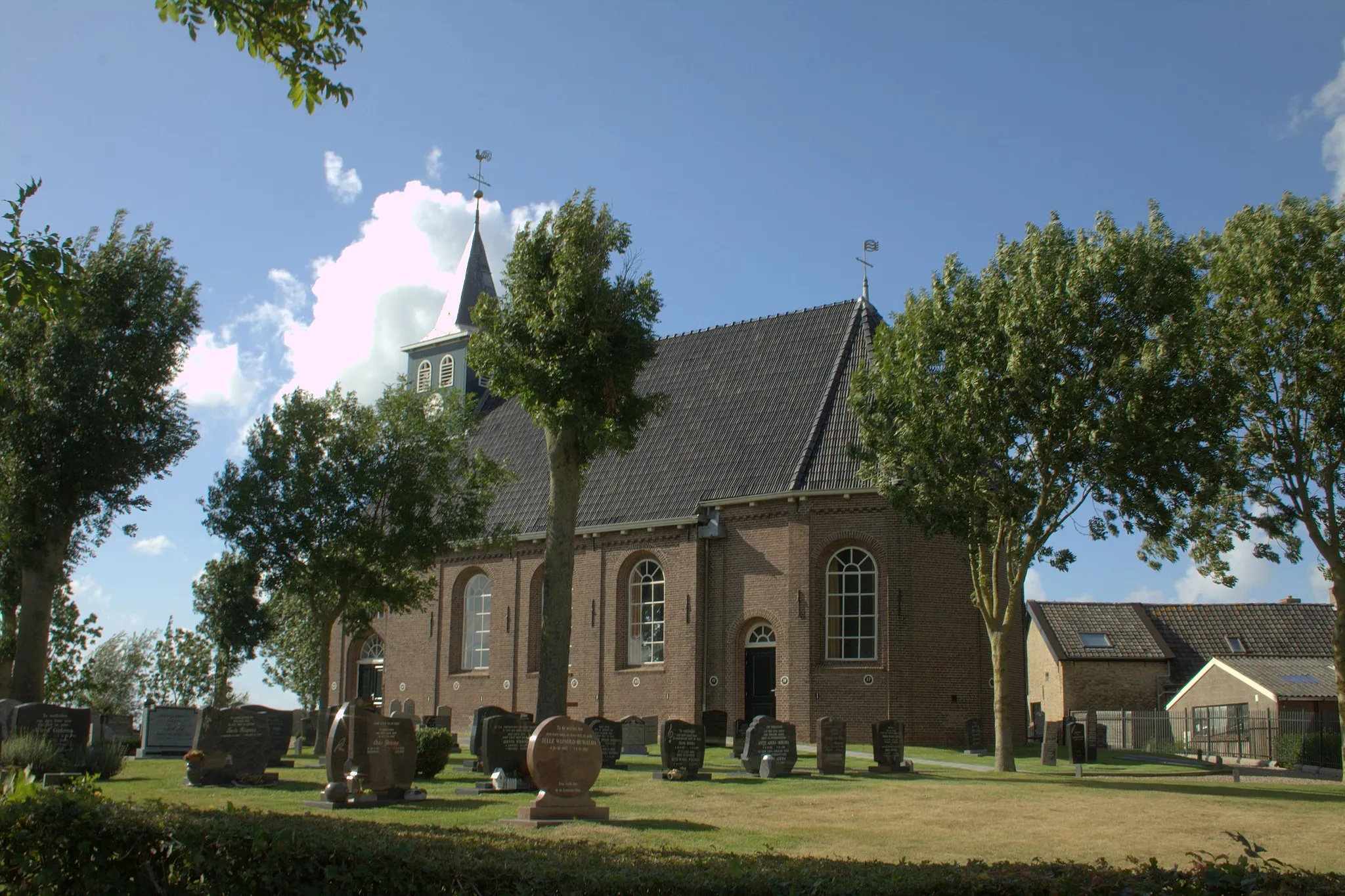 Photo showing: De Hervormde kerk op een terp in de Friese plaats Wjelsryp.