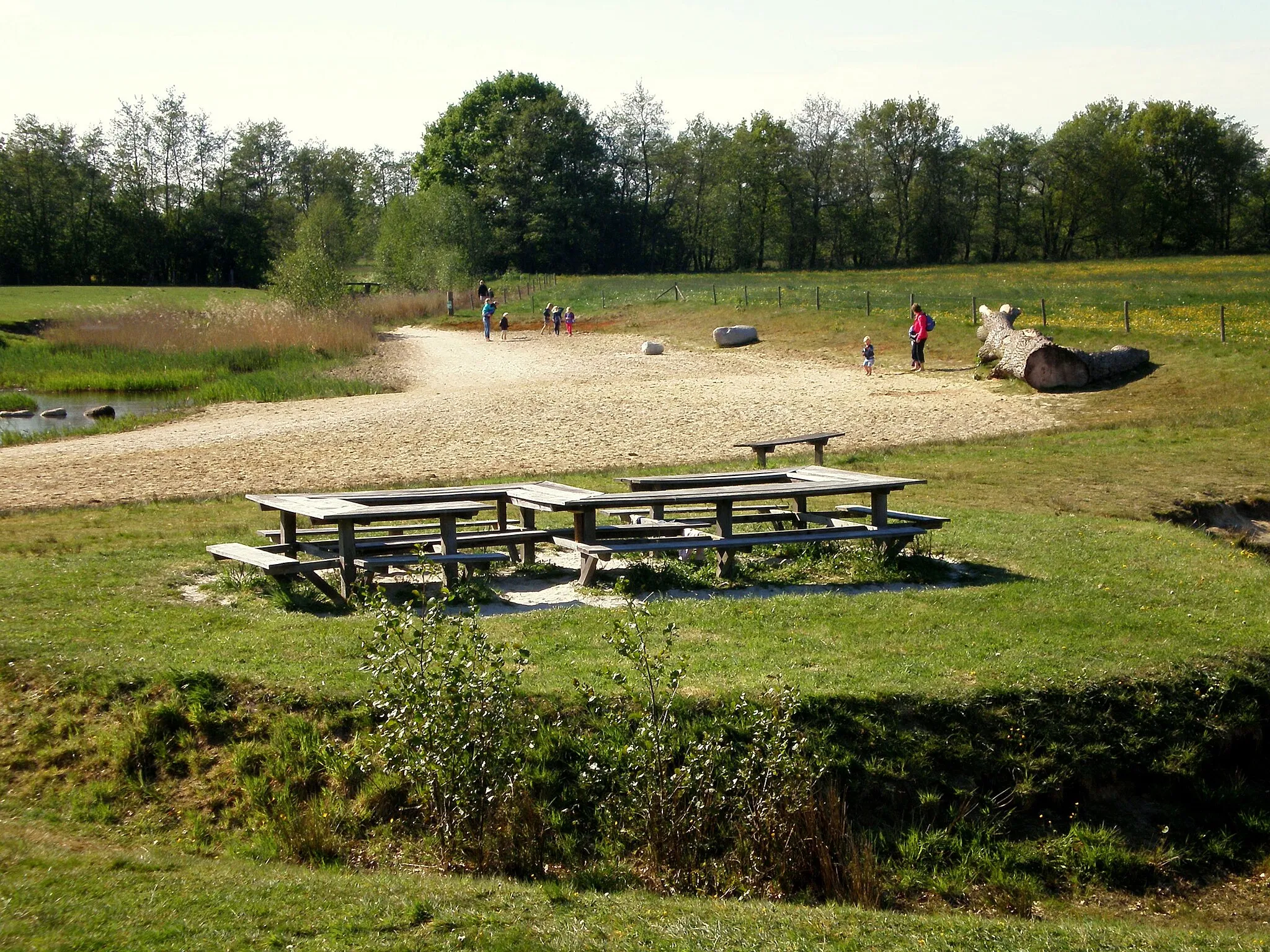 Photo showing: Begin Blotevoetenpad aan de kaleweg.