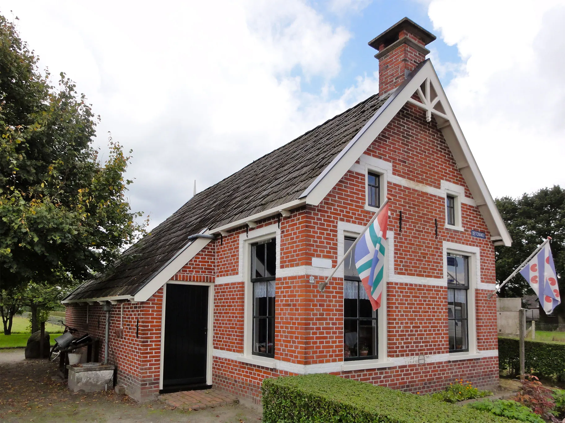 Photo showing: Arbeiderswonig bij openluchtmuseum De Spitkeet in Harkema, Betonwei 30