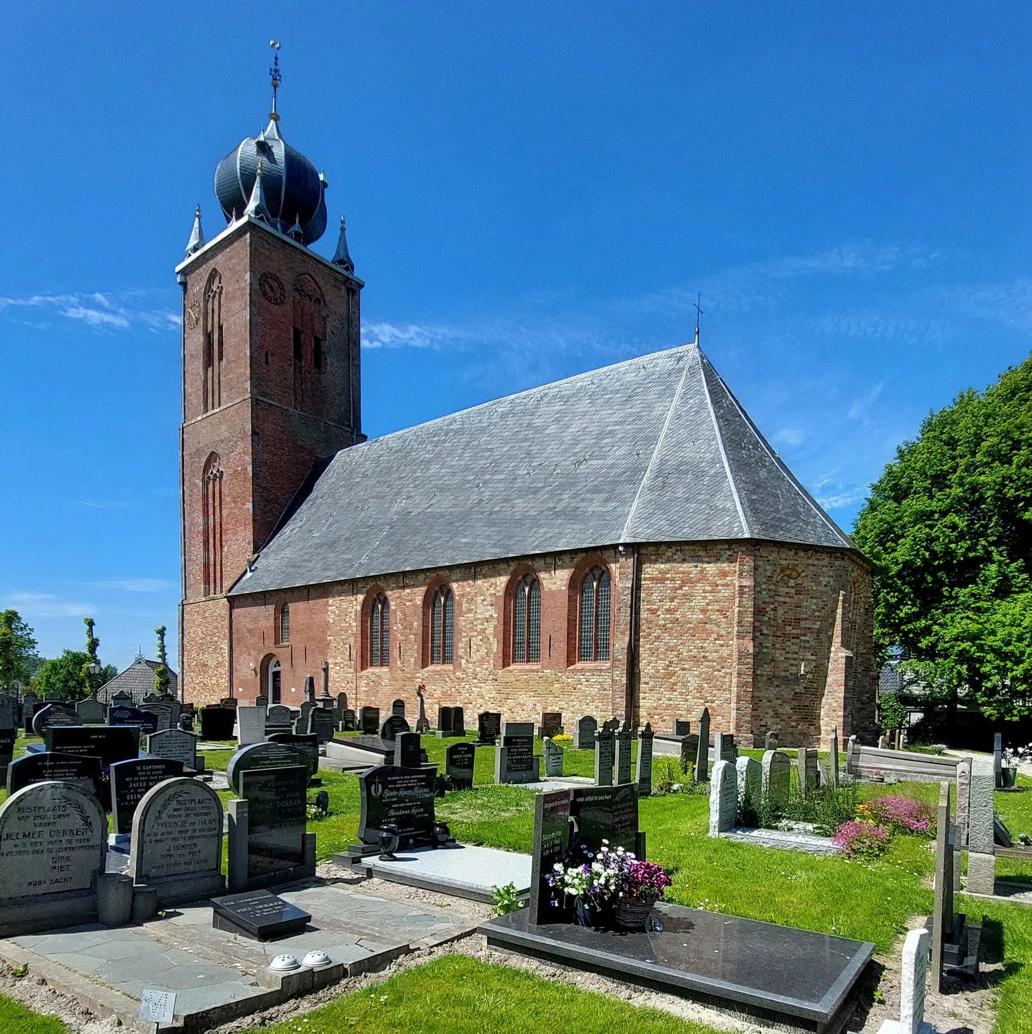 Photo showing: De Sint-Janstsjerke yn Deinum is in tjerke fan de Protestanske gemeente Terpoarte. De oarspronklik oan Jehannes de Doper wijde tsjerke is in ryksmonumint.