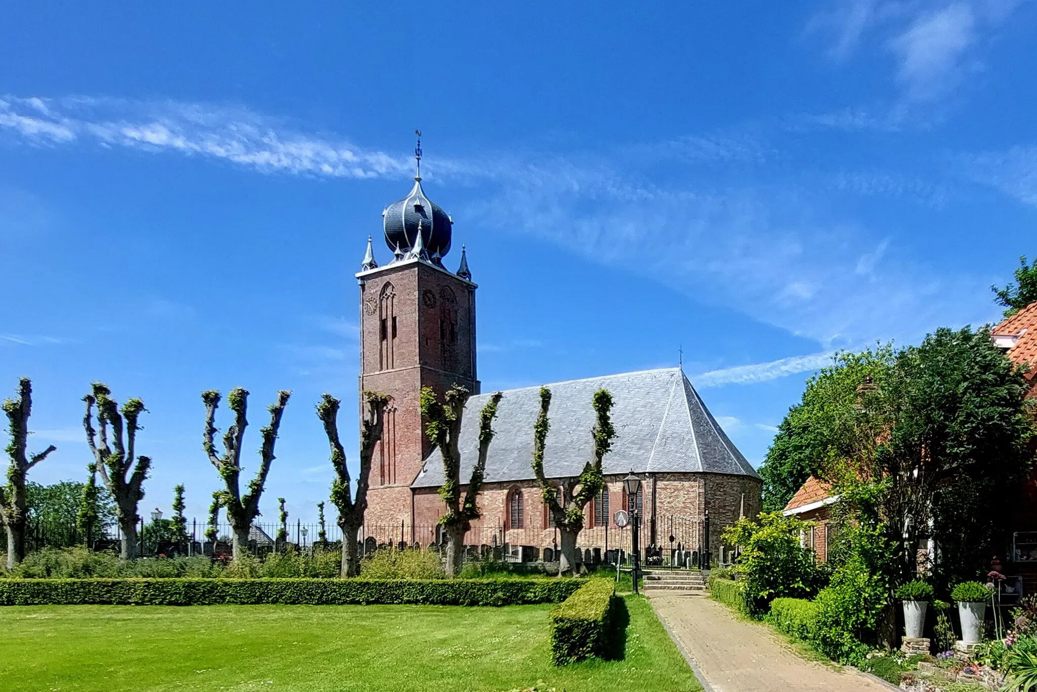 Photo showing: De Sint-Janstsjerke yn Deinum is in tjerke fan de Protestanske gemeente Terpoarte. De oarspronklik oan Jehannes de Doper wijde tsjerke is in ryksmonumint.