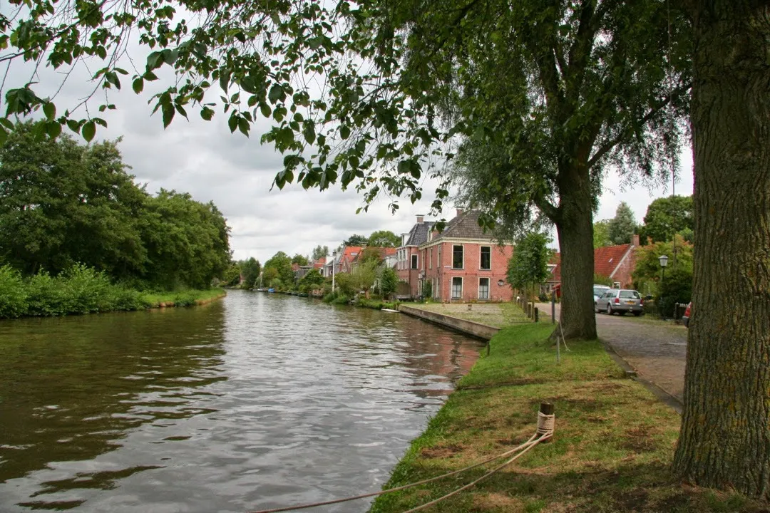 Photo showing: We zien Snakkerburen in noordelijke richting van uit Leeuwarden gerekend.