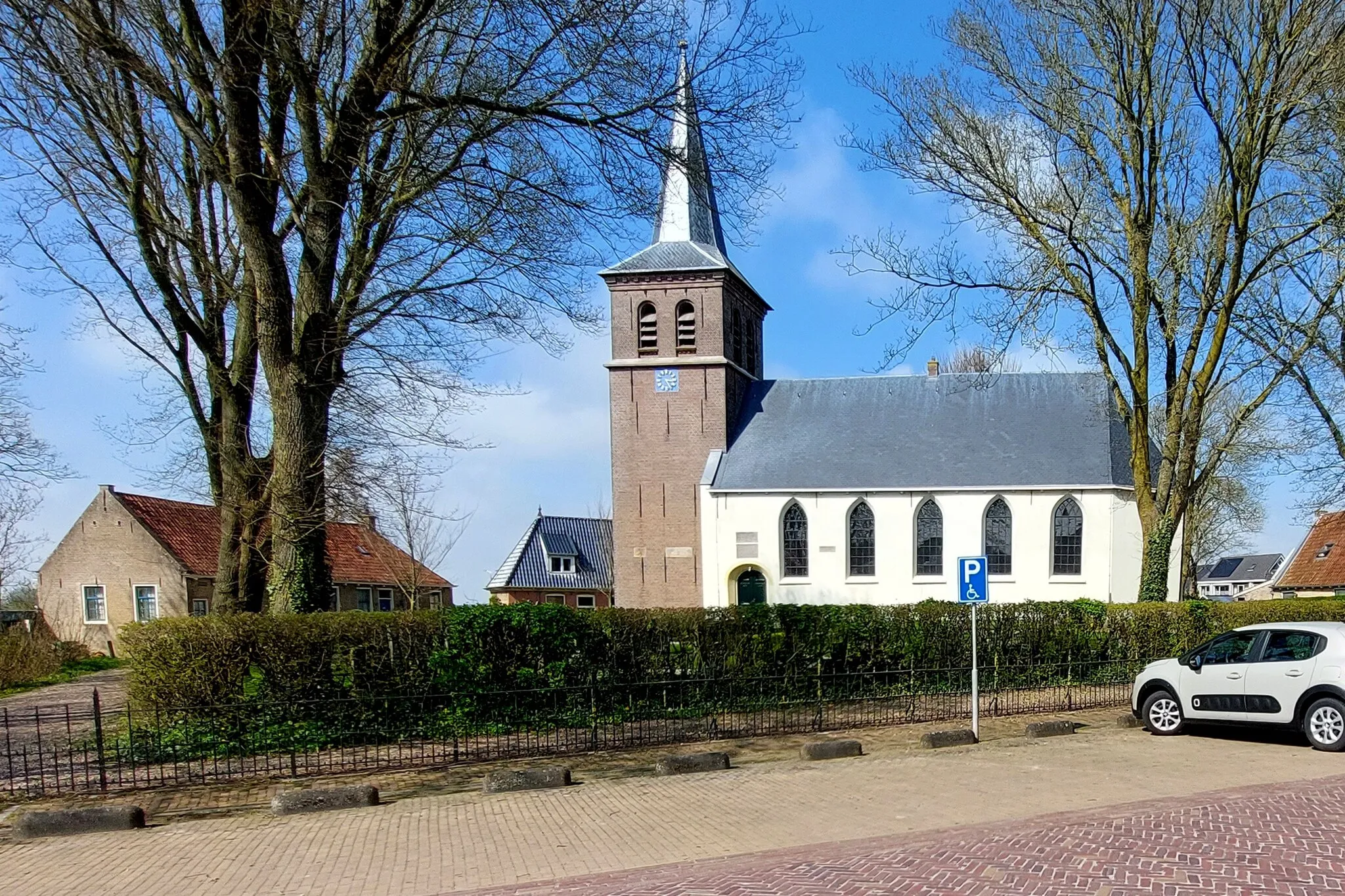 Photo showing: De Walburgatsjerke is in protestantske tsjerke yn Rie. By de PKN-gemeente hearre ek de doarpen Skingen, Slappeterp, Dongjum, Skalsum, Boer, Peins en Sweins.